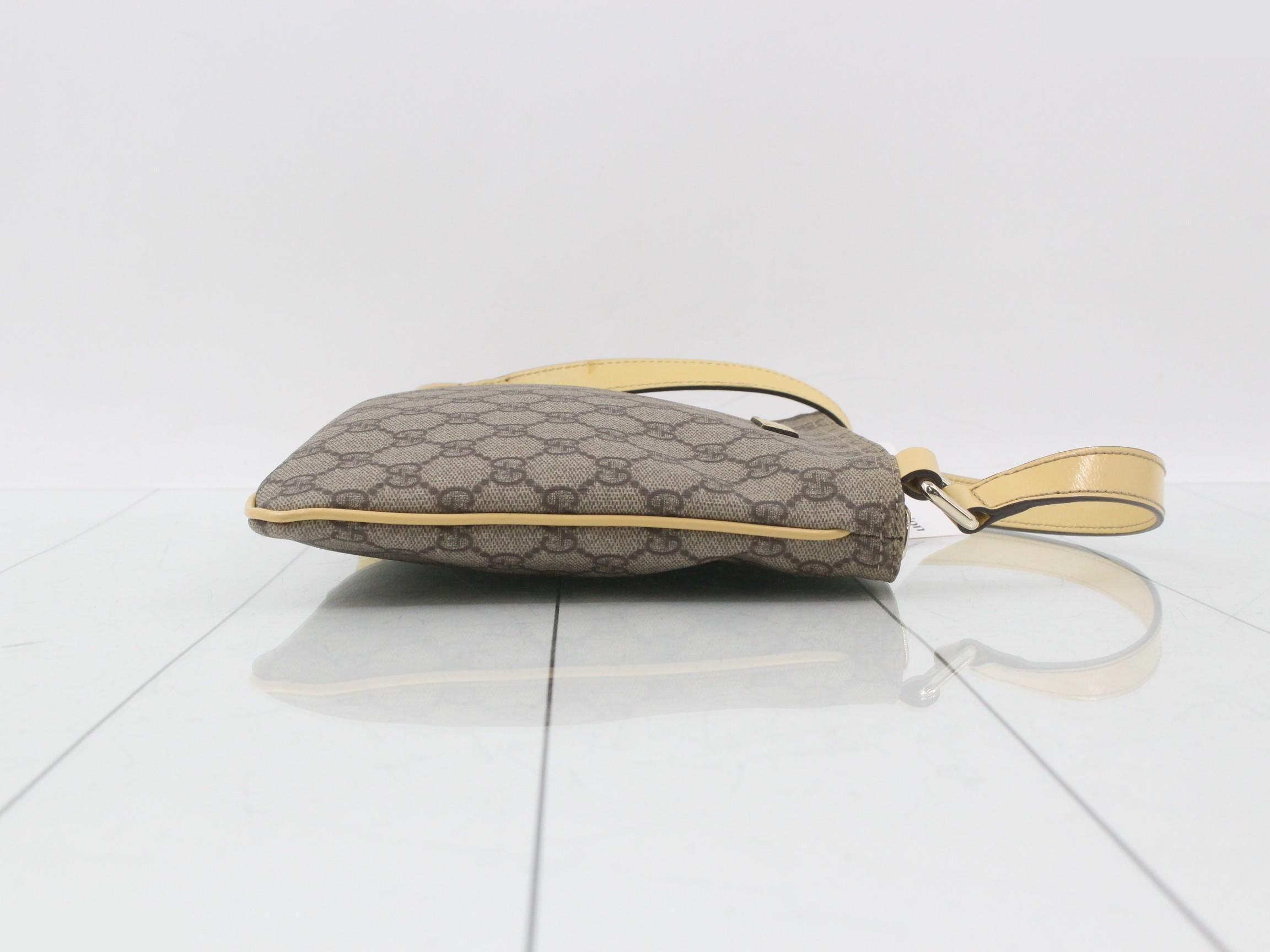 GG Supreme Shoulder Bag — view 3