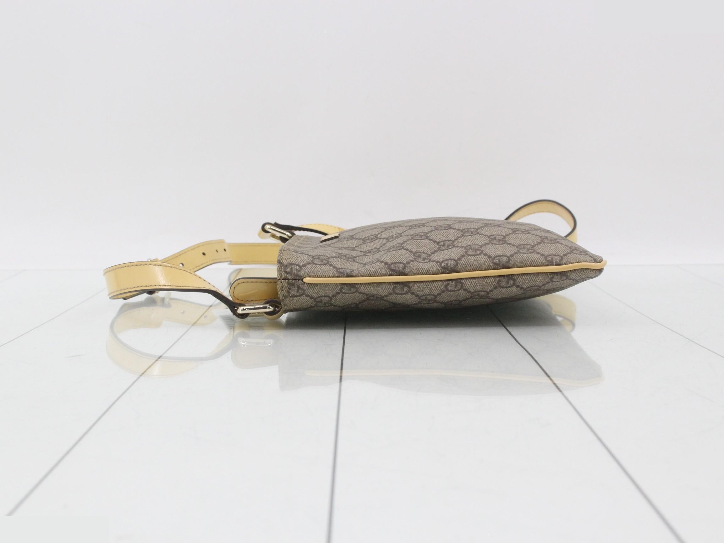 GG Supreme Shoulder Bag — view 4