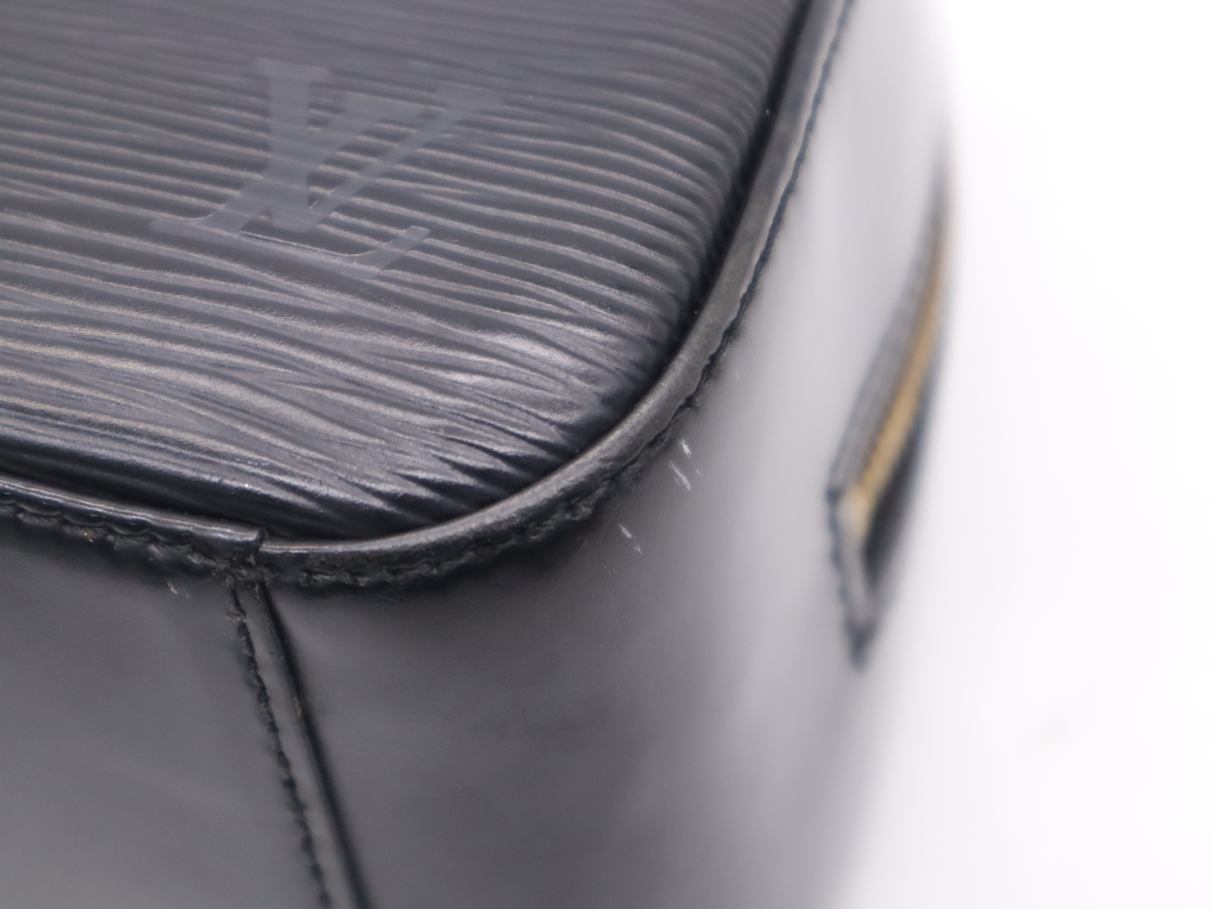 M52782 Epi Jasmine Noir Handbag — view 11