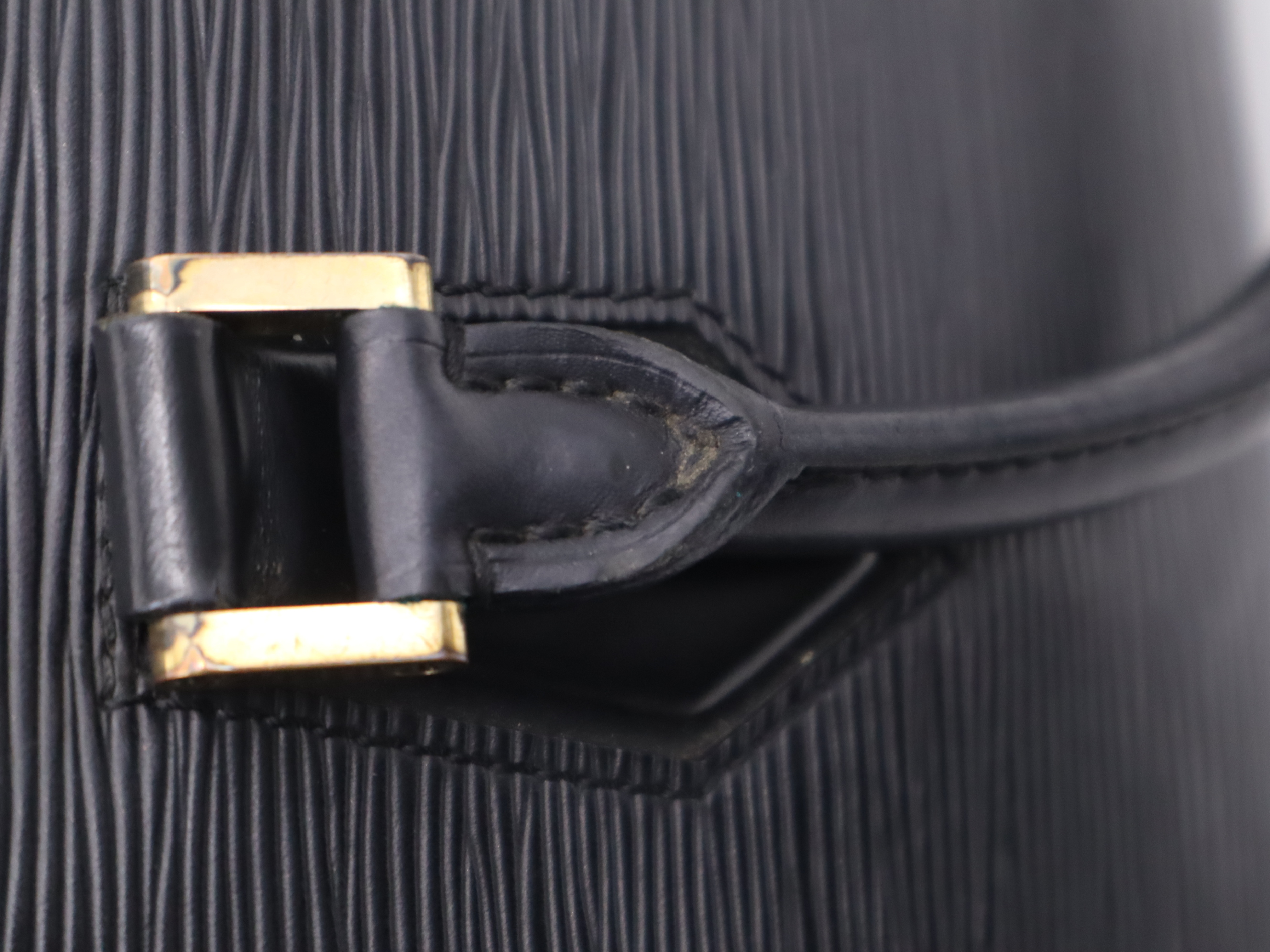 M52782 Epi Jasmine Noir Handbag — view 9