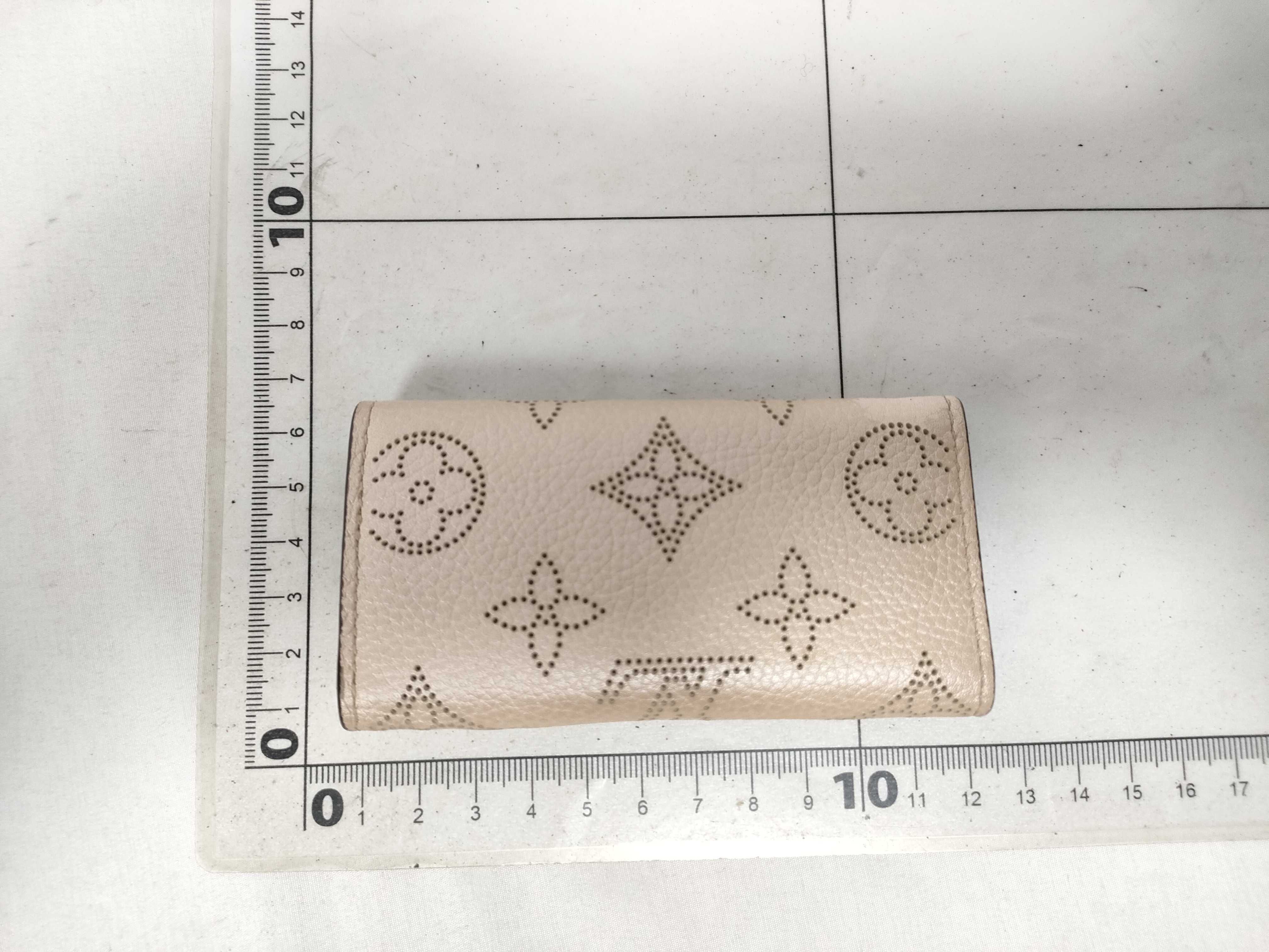Mahina Louis Vuitton Monogram Mahina Multicles 4 M82760 IC chip responsive Key case — view 2