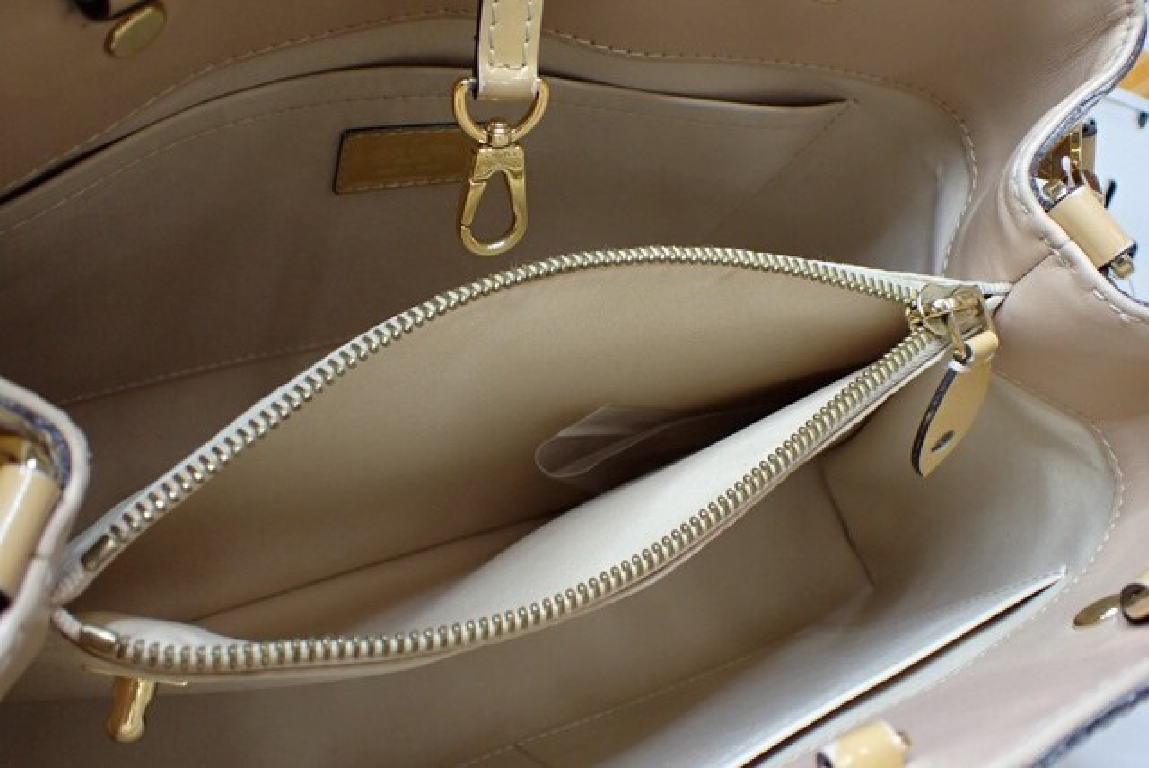 Vernis Montaigne MM Storage Bag — view 7