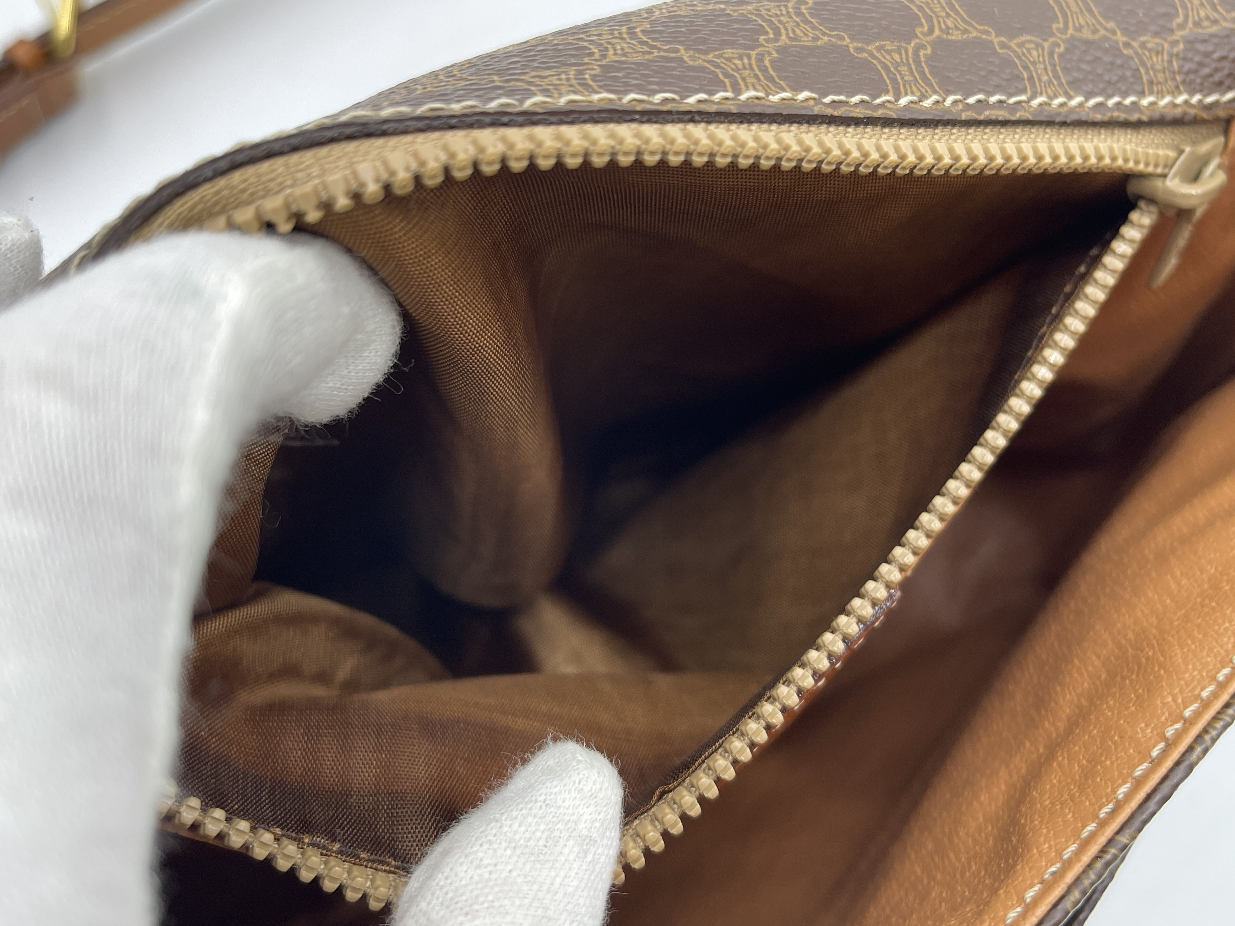 Macadam pattern circle logo shoulder bag — view 11