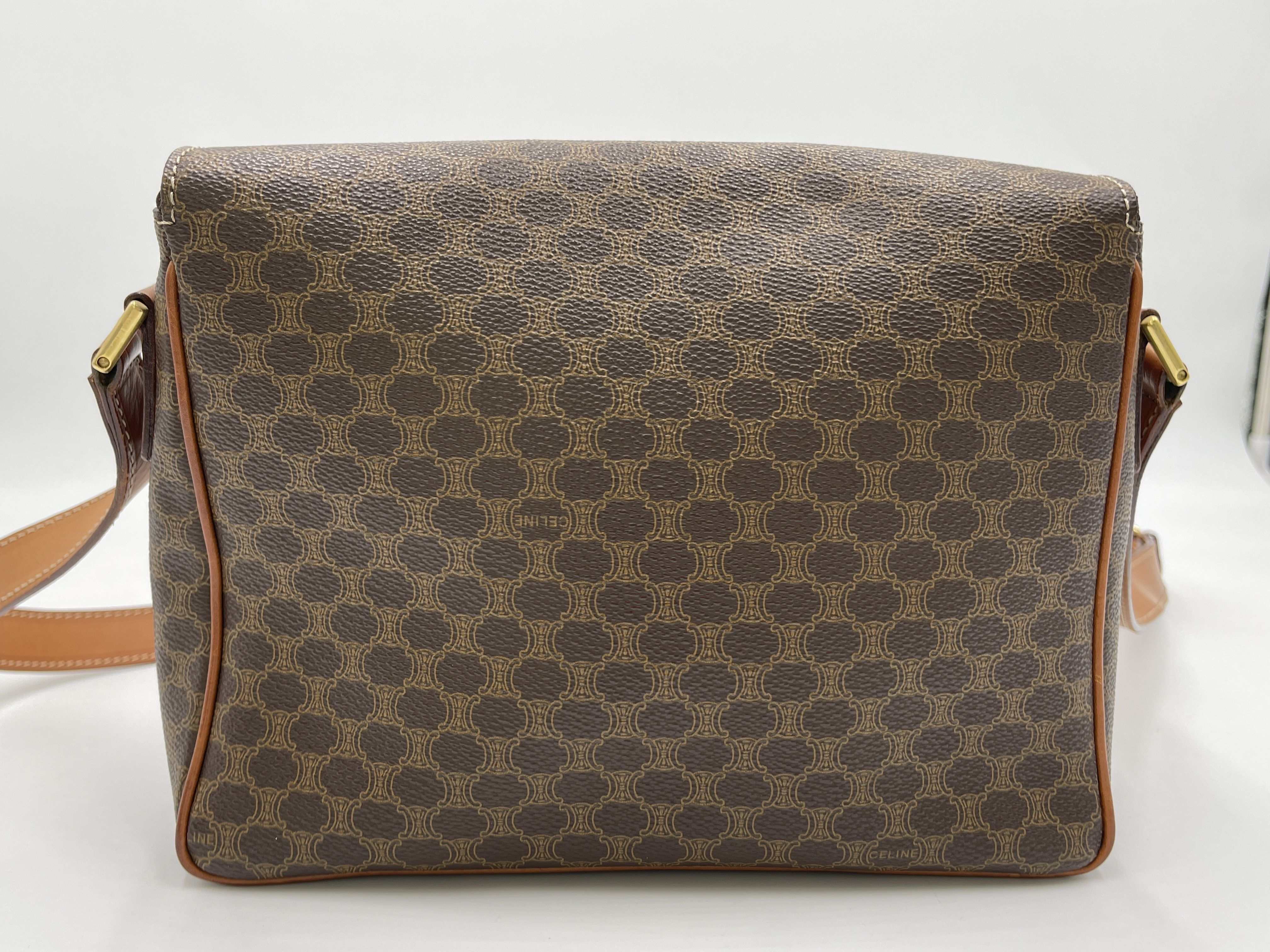 Macadam pattern circle logo shoulder bag — view 3