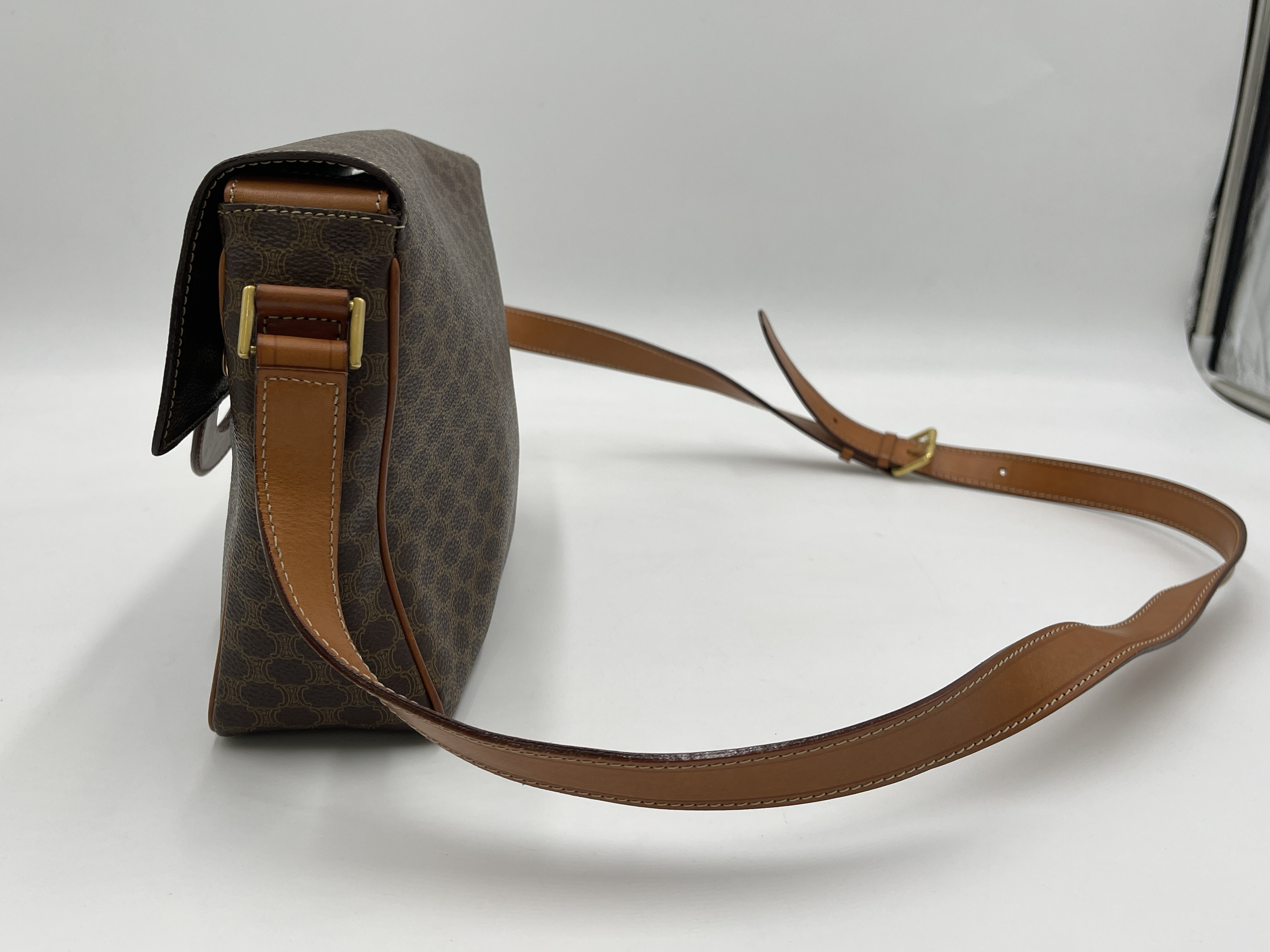Macadam pattern circle logo shoulder bag — view 5