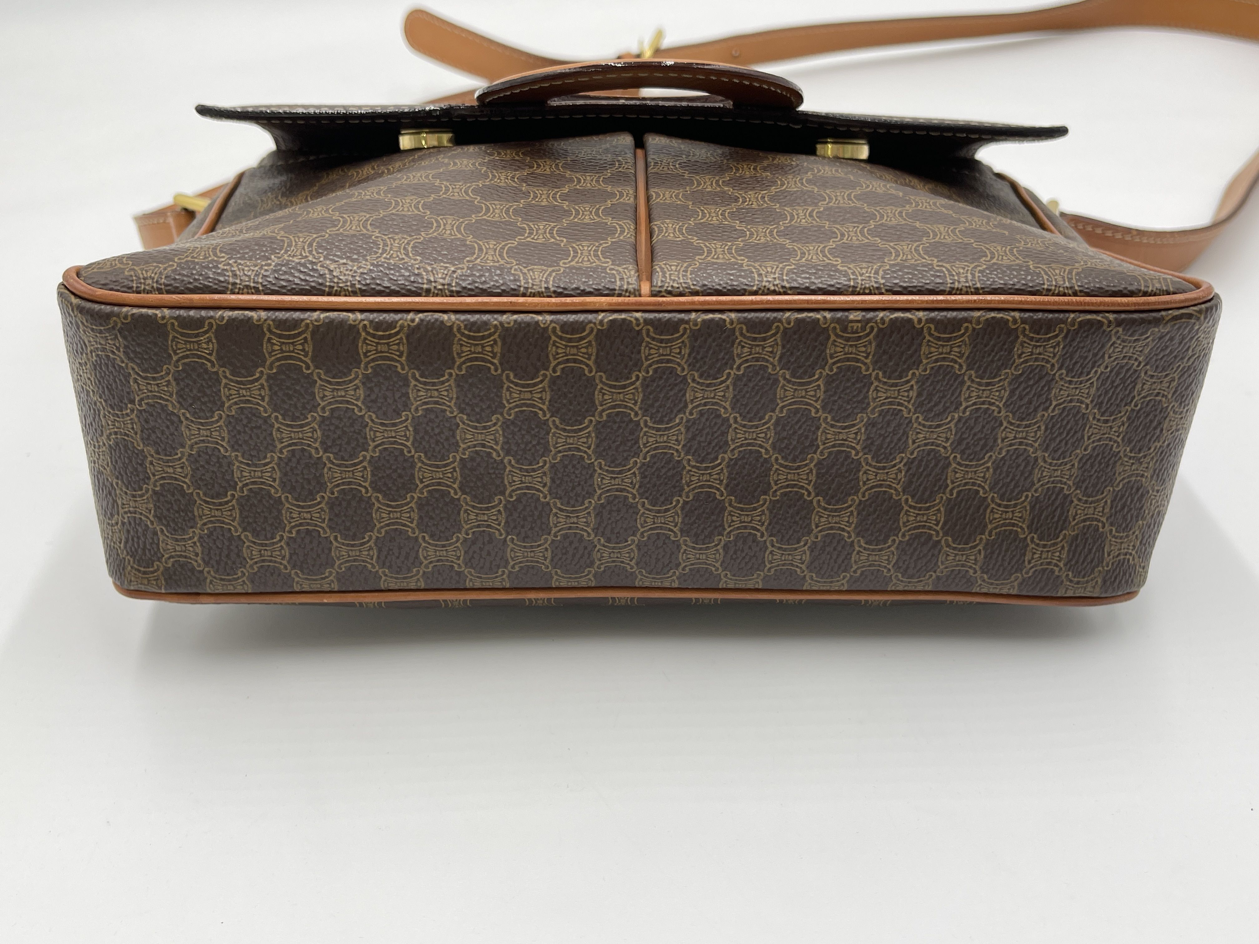 Macadam pattern circle logo shoulder bag — view 7