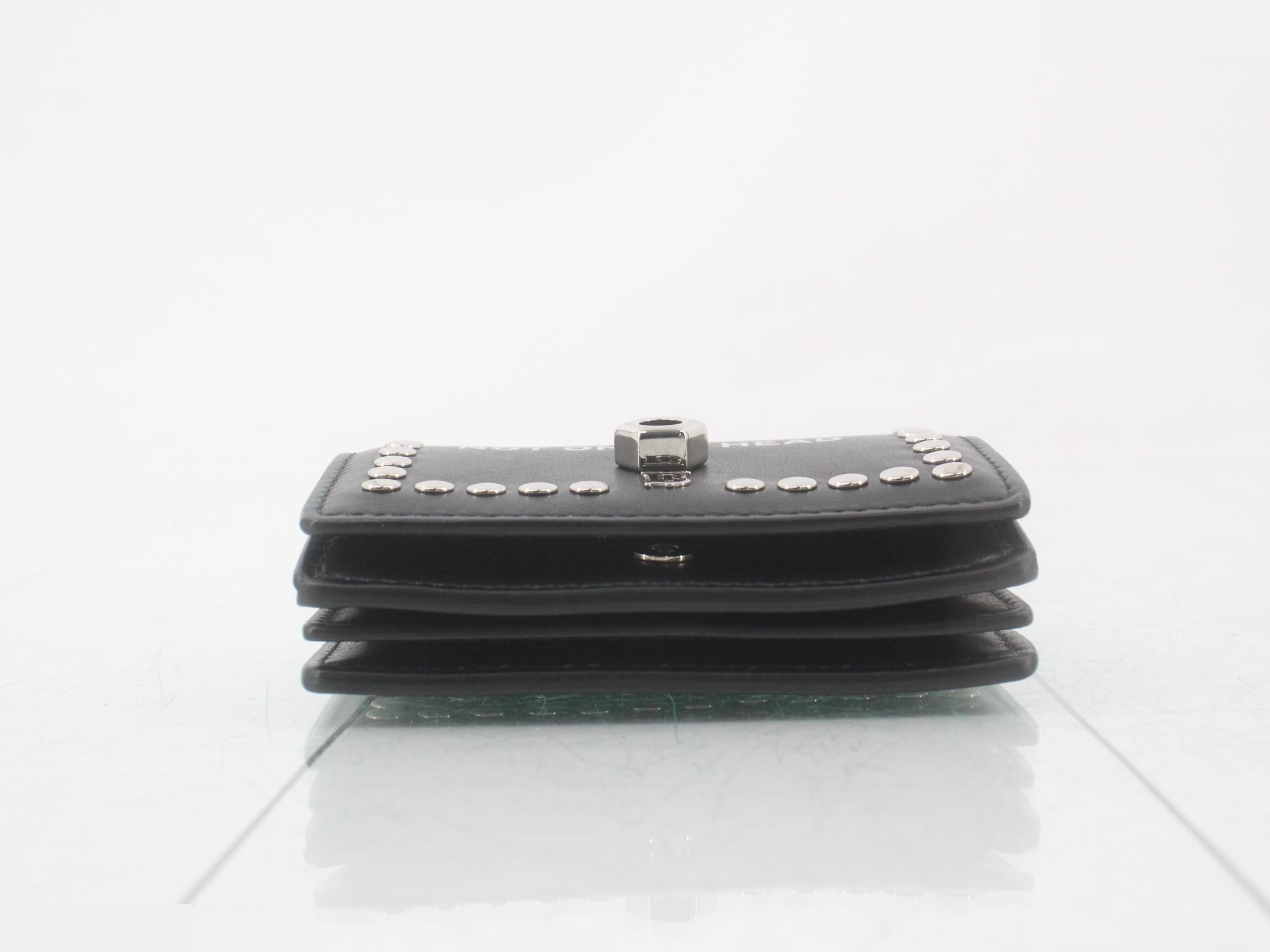 Chain wallet — view 3