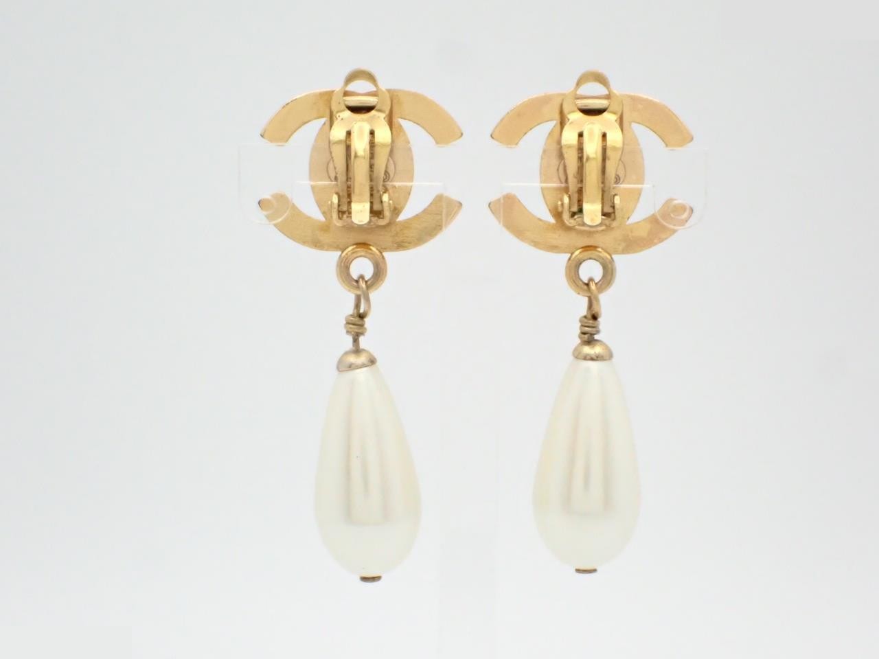 Coco turn lock earrings dangling pearl GP 96P — view 2