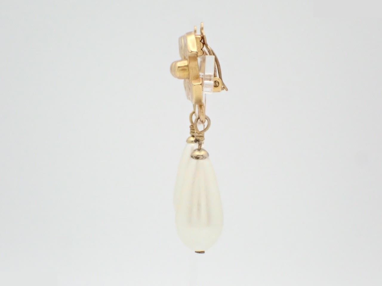 Coco turn lock earrings dangling pearl GP 96P — view 3