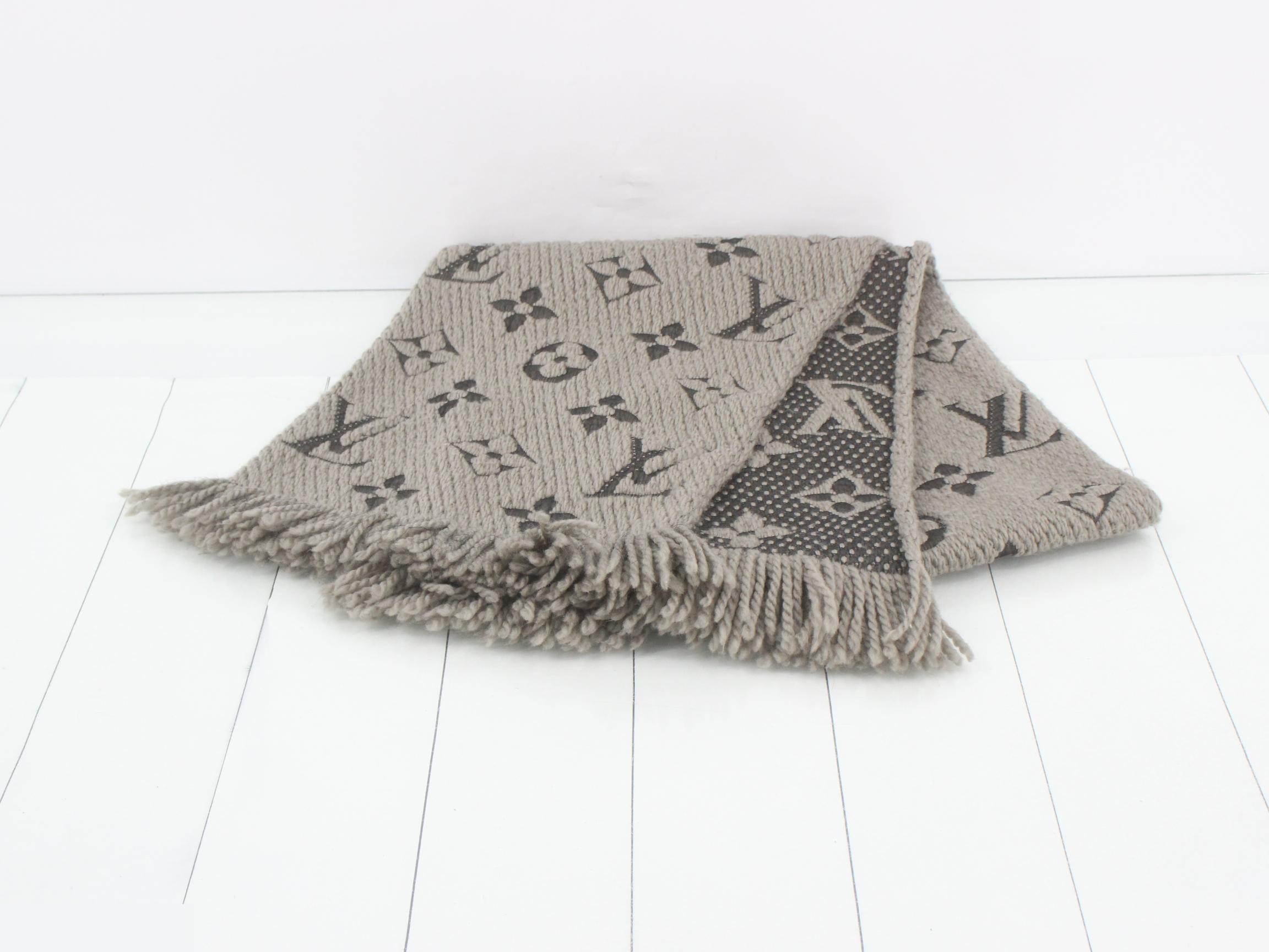 Tag attached. Echarpe Logomania, gray. — view 2