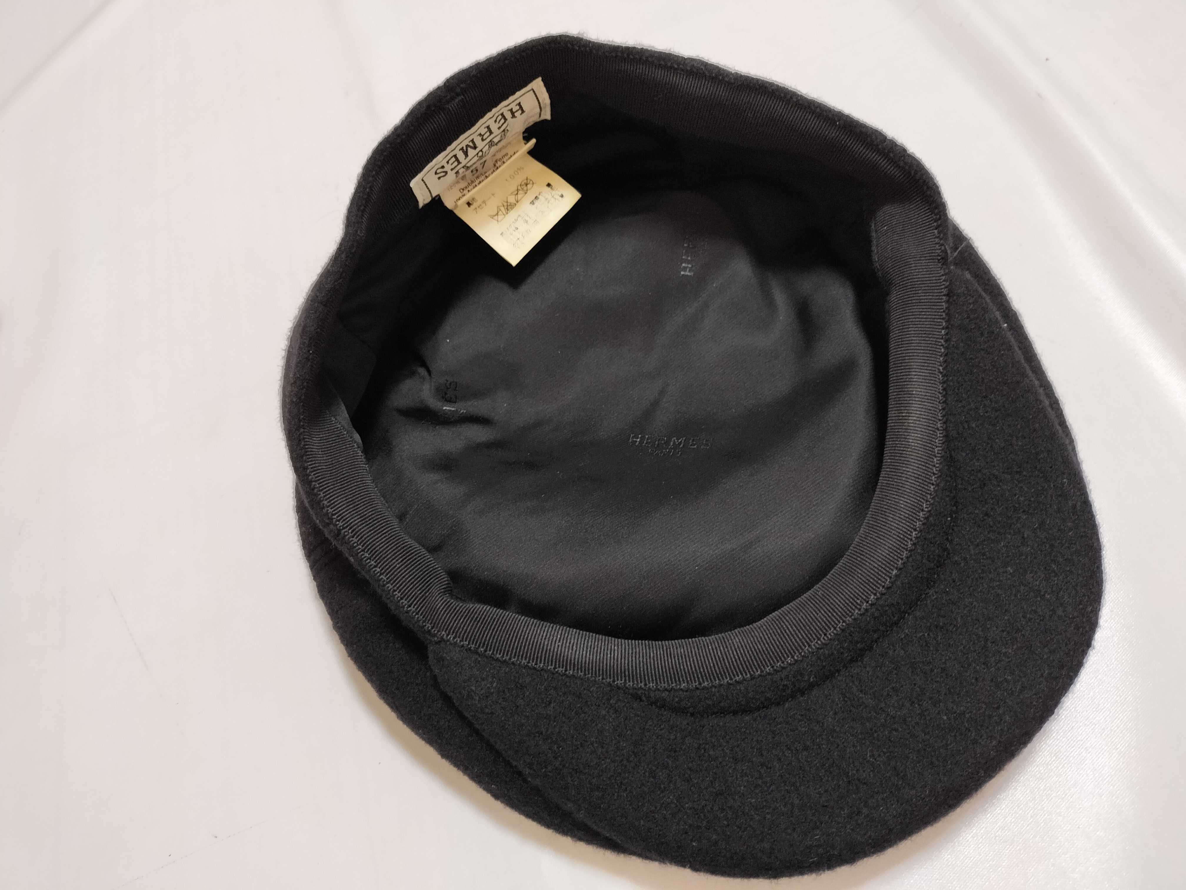 flat cap and other accessories — view 4