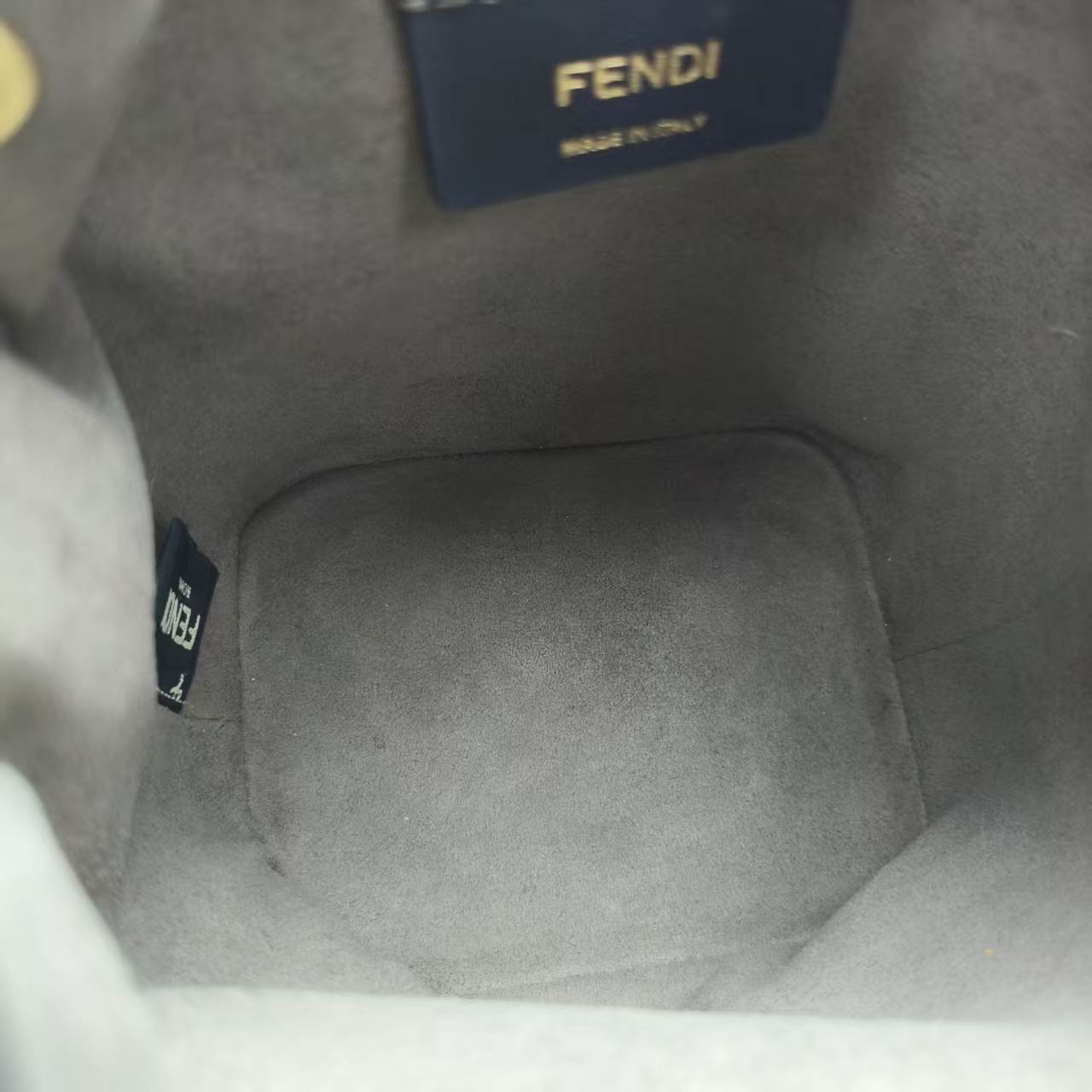 【*Shipped from: China*】FENDI Montresor Leather Shoulder Bag — view 8