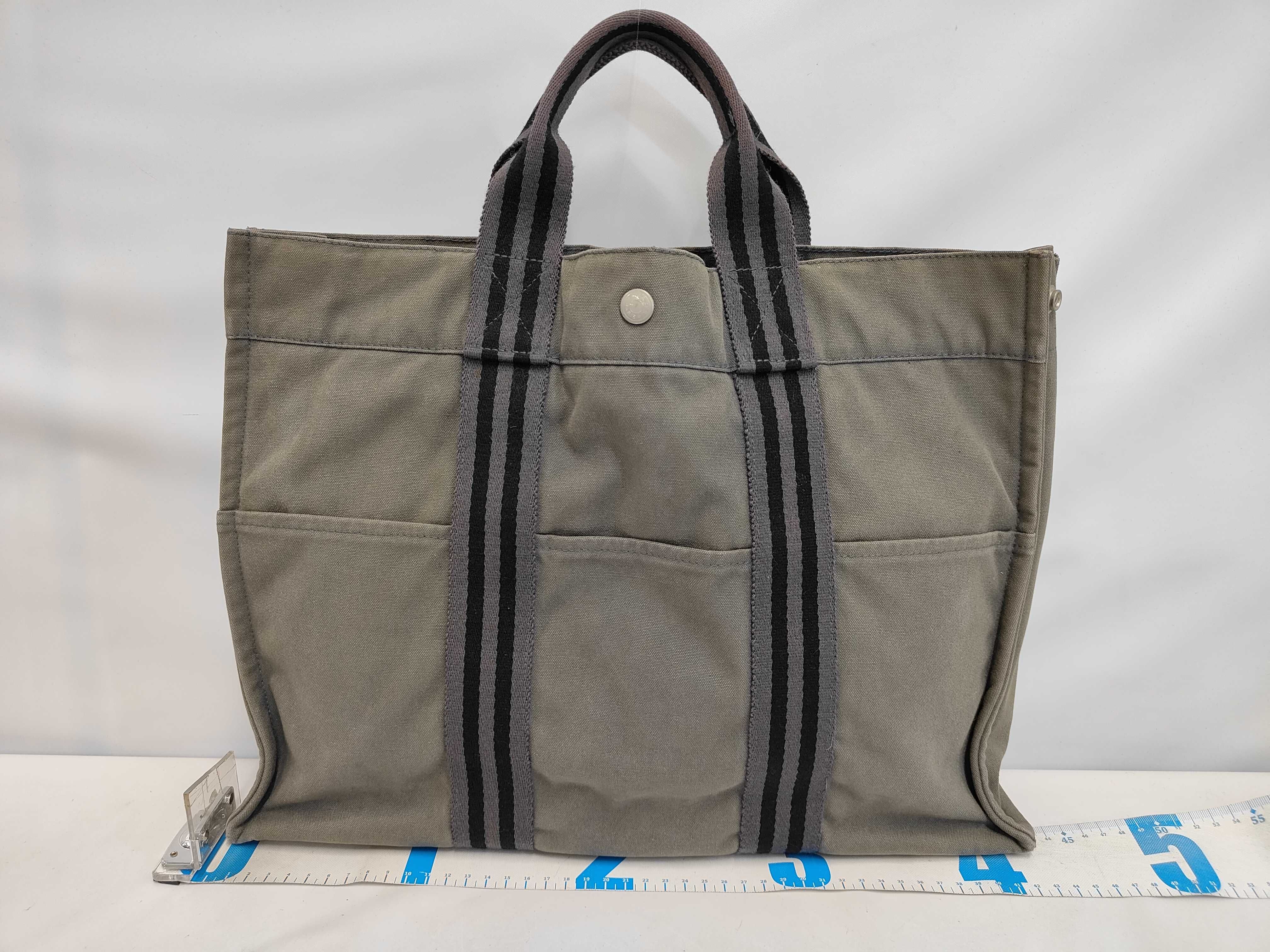 Fourre-Tout MM Grey Handbag — view 2