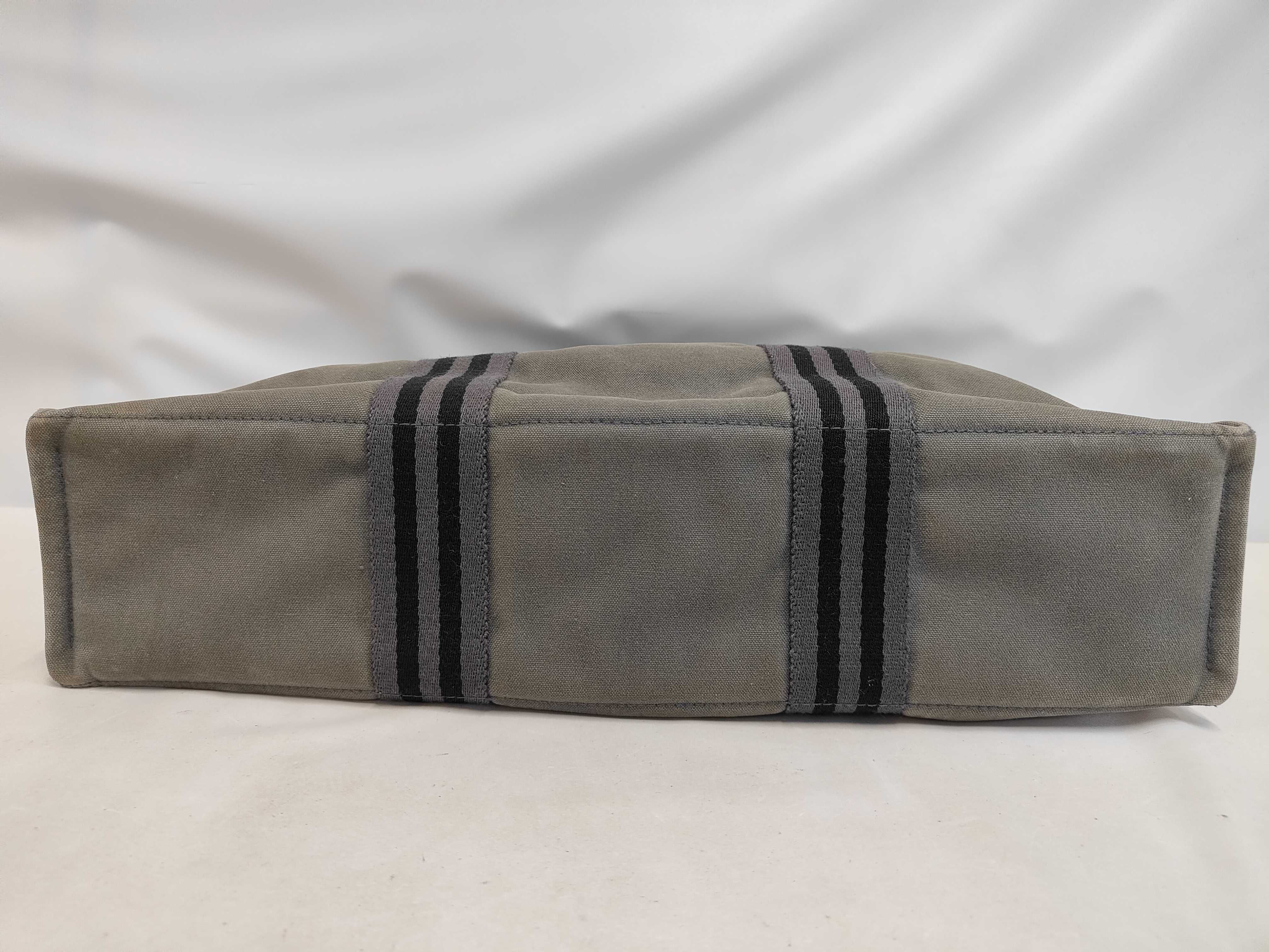 Fourre-Tout MM Grey Handbag — view 4