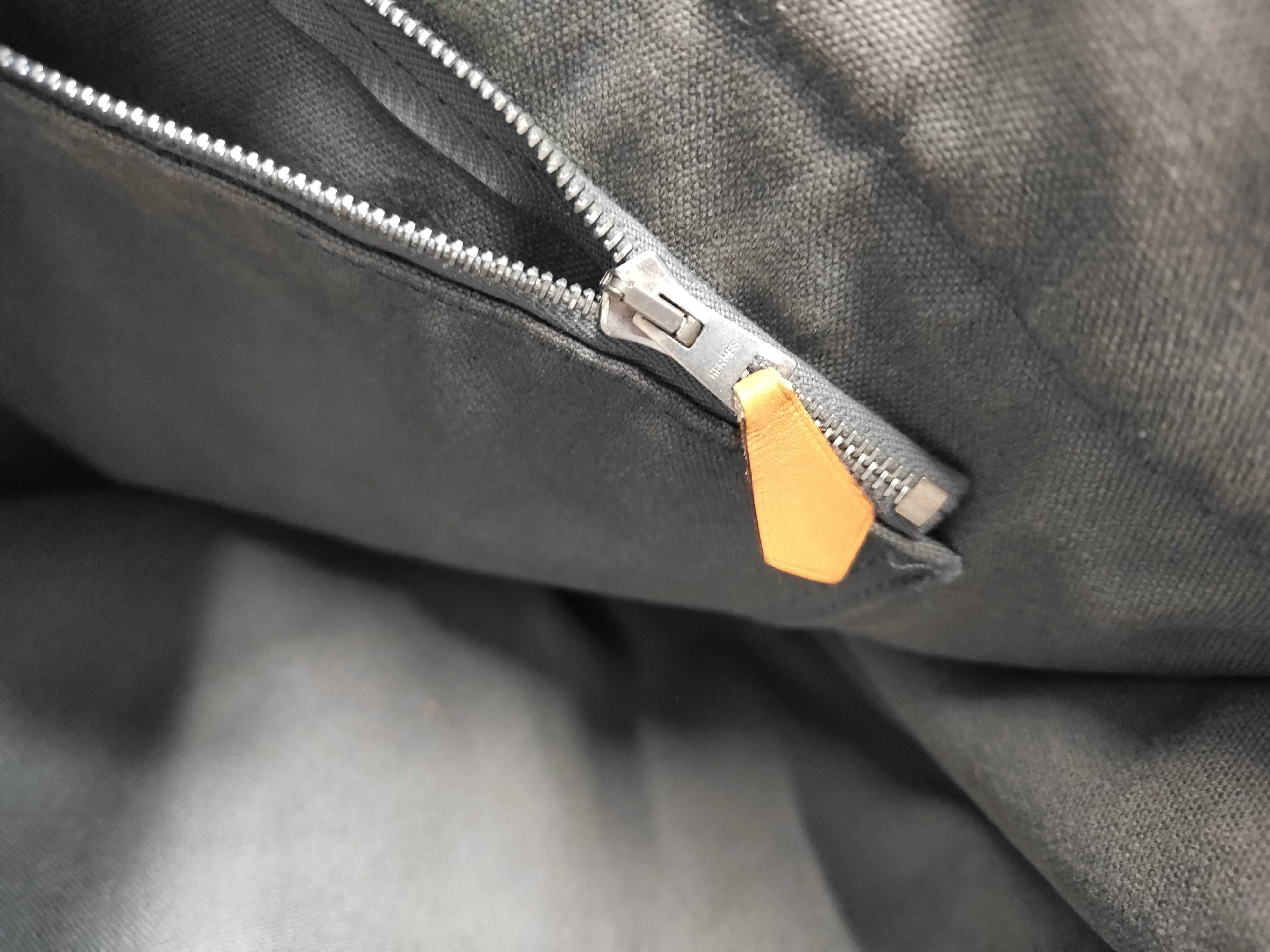Fourre-Tout MM Grey Handbag — view 9