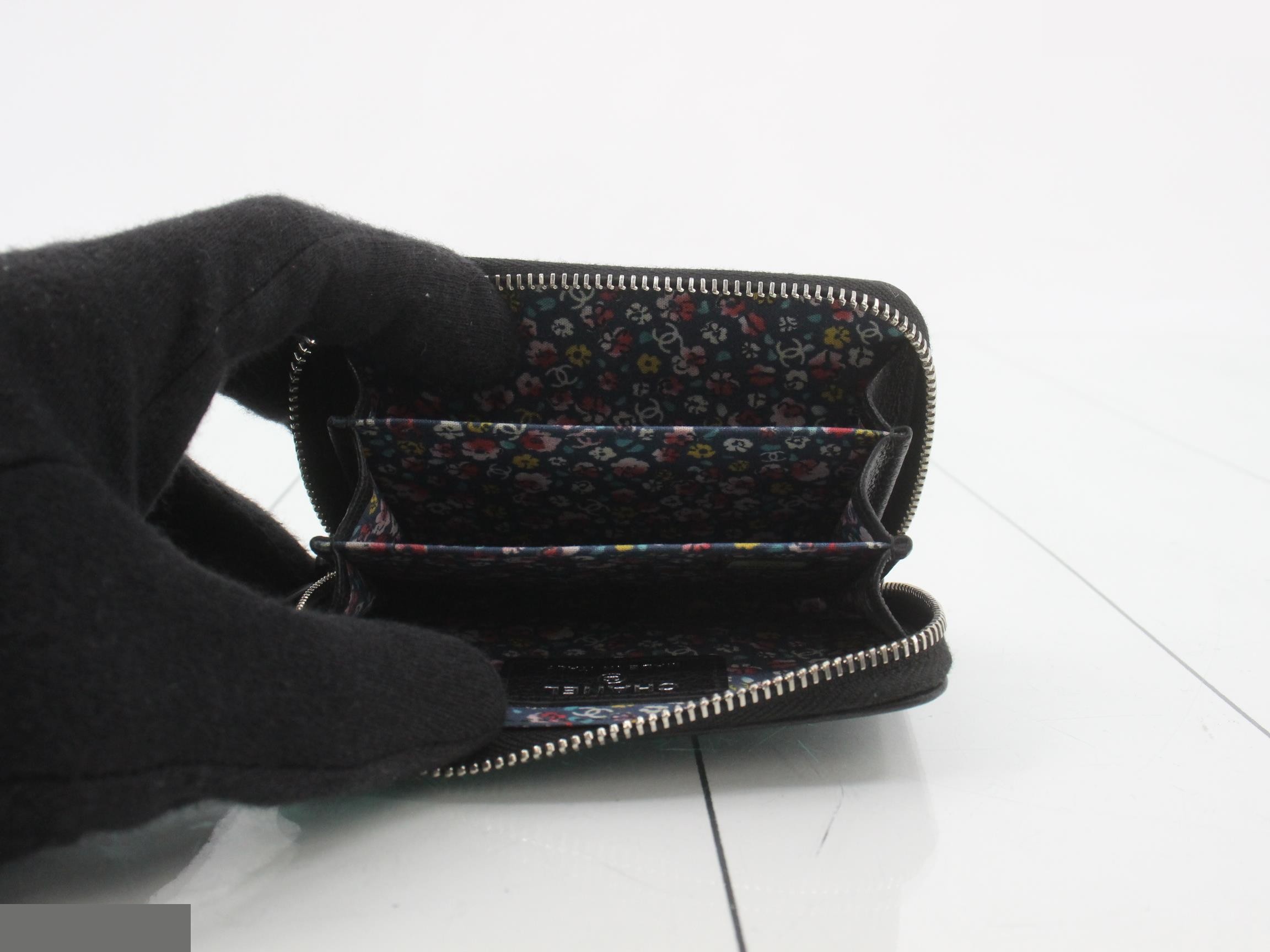 Coin case, unused — view 4