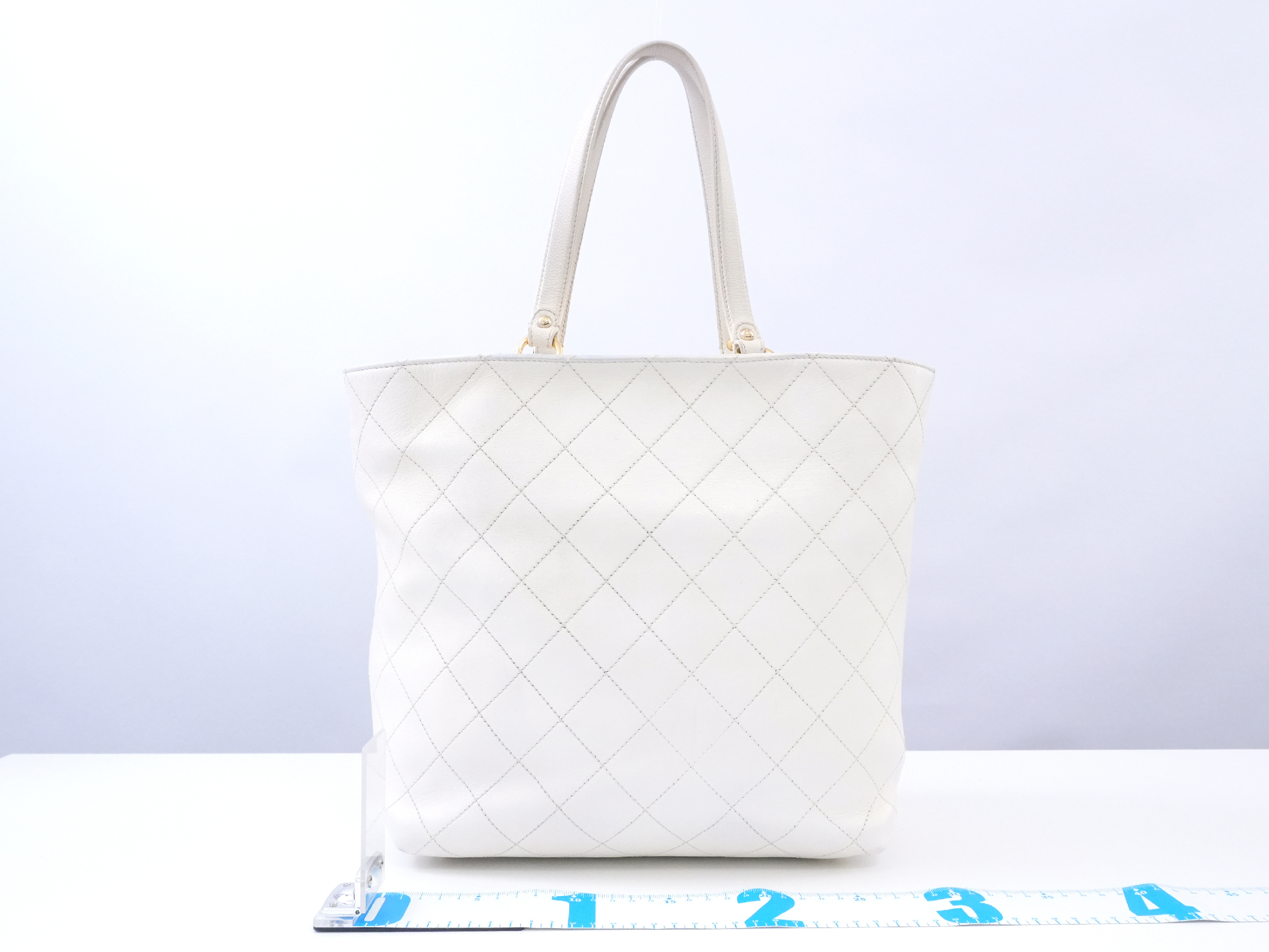 Matelassé Turnlock Pocket Shopping Tote Bag — view 2