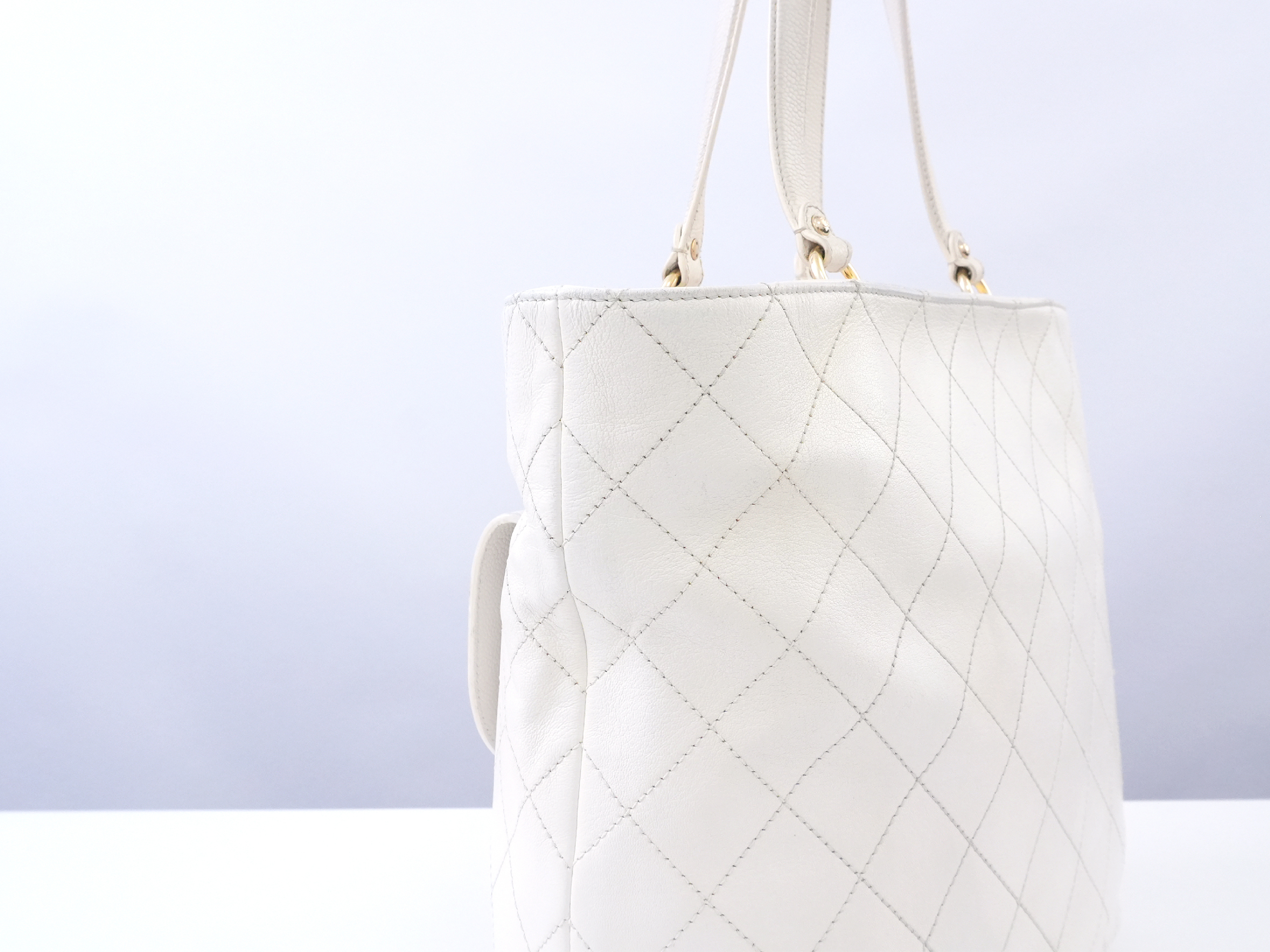 Matelassé Turnlock Pocket Shopping Tote Bag — view 14