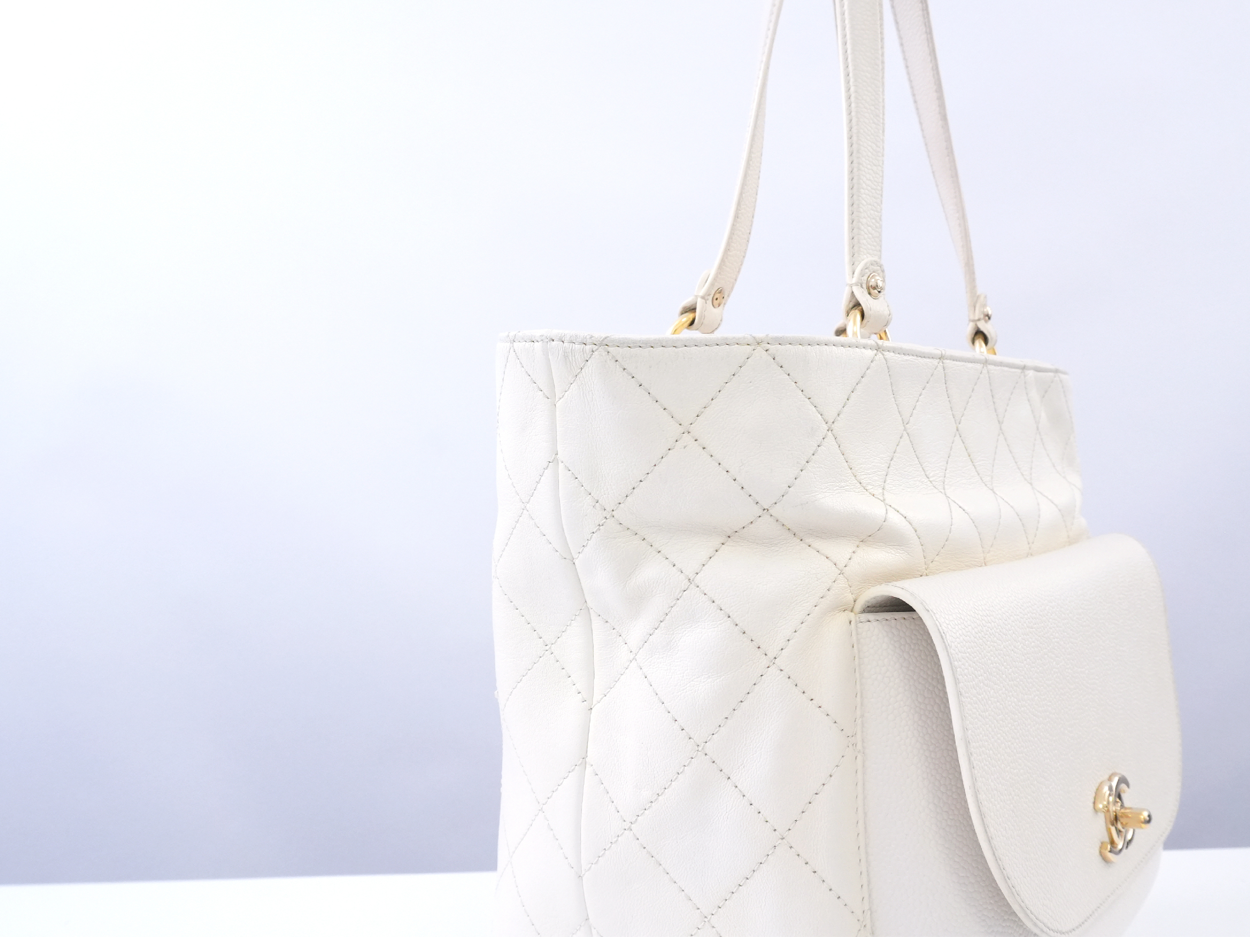 Matelassé Turnlock Pocket Shopping Tote Bag — view 15