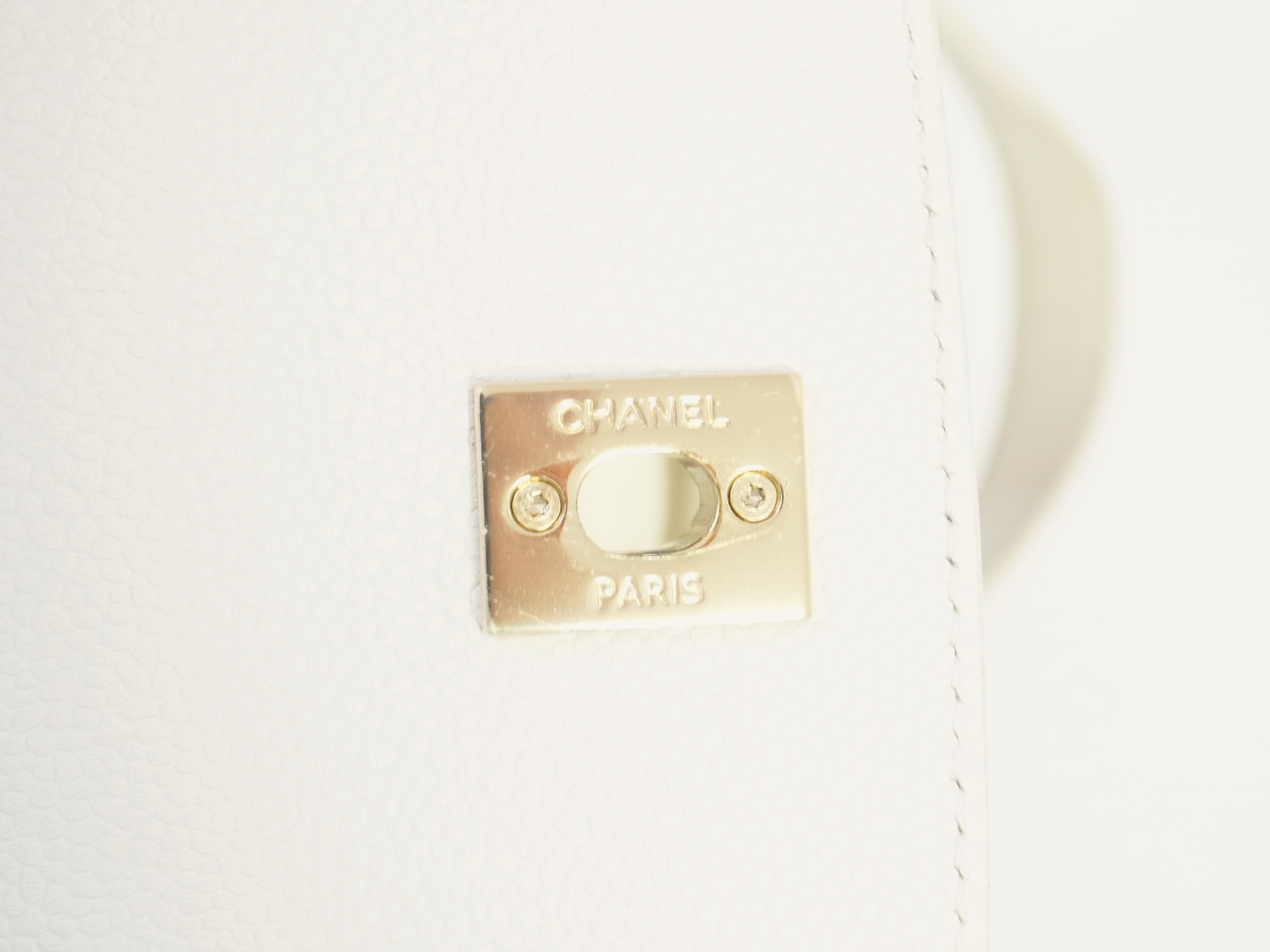 Matelassé Turnlock Pocket Shopping Tote Bag — view 4