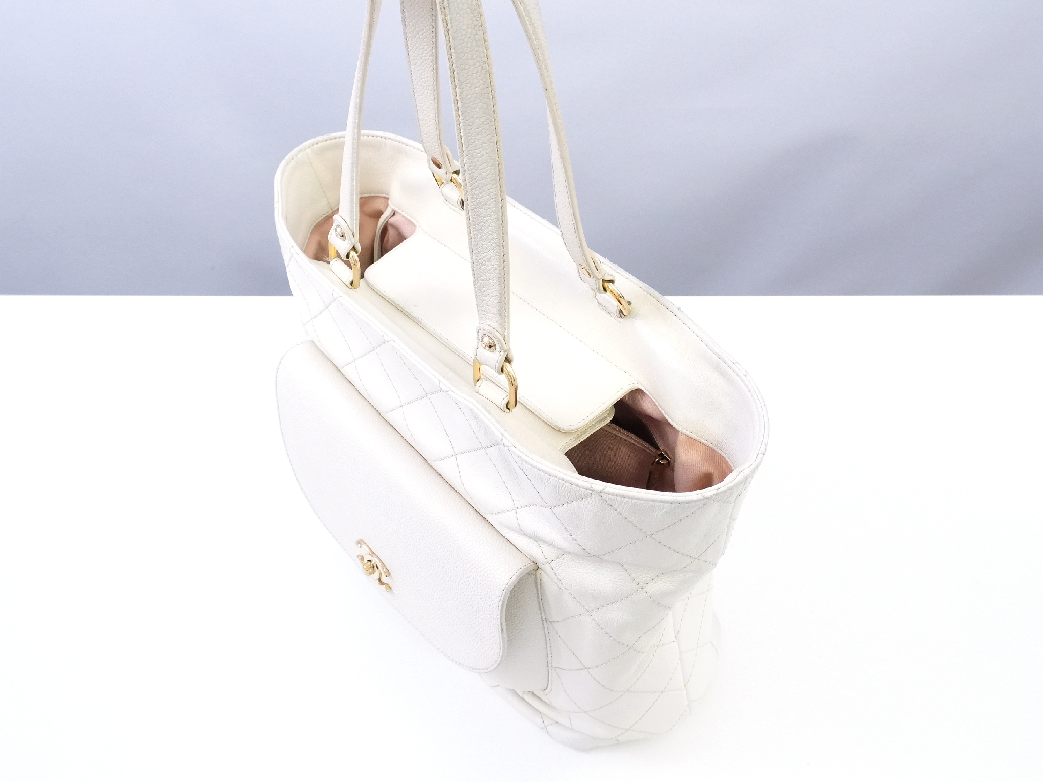 Matelassé Turnlock Pocket Shopping Tote Bag — view 5