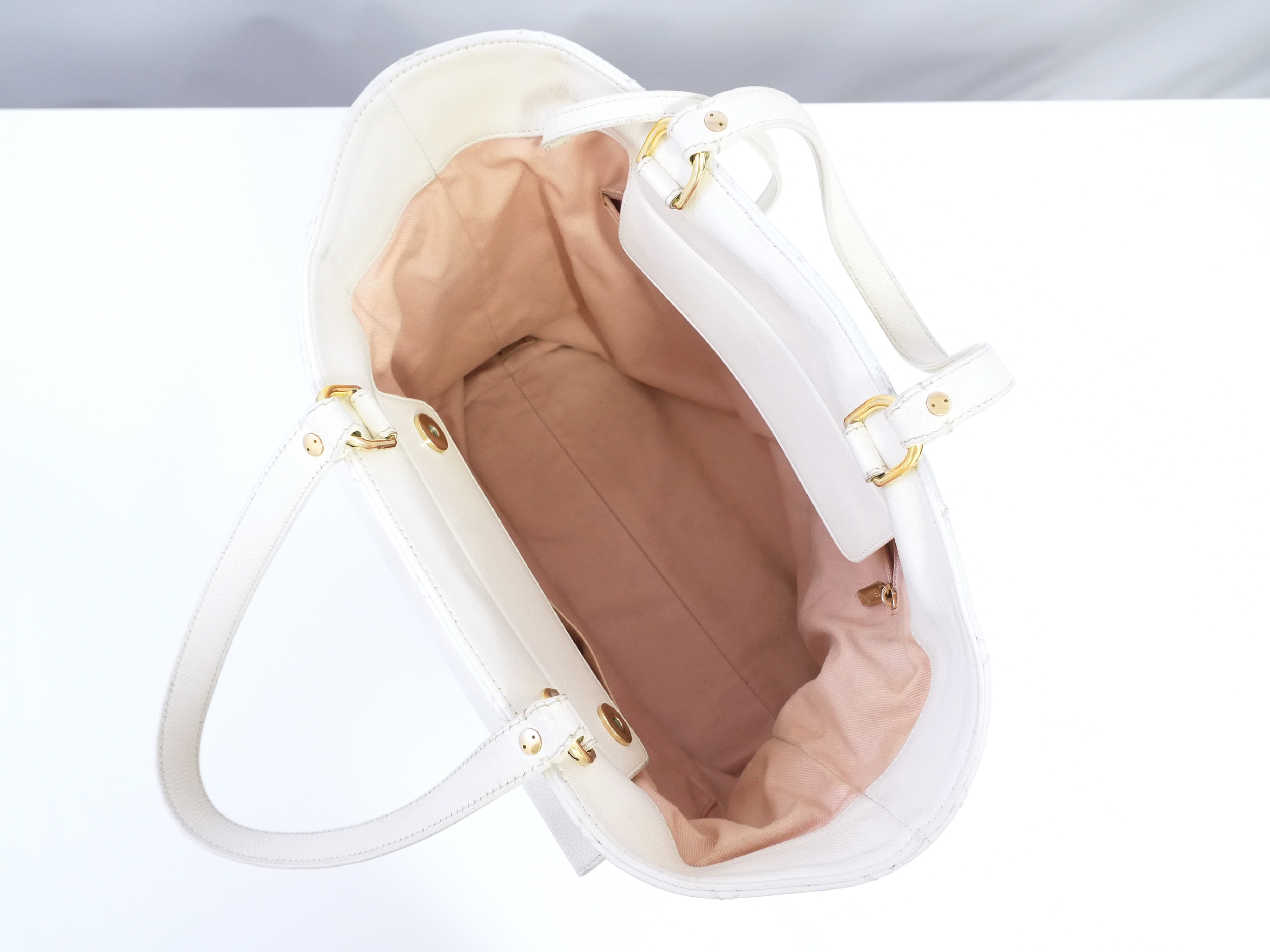 Matelassé Turnlock Pocket Shopping Tote Bag — view 6