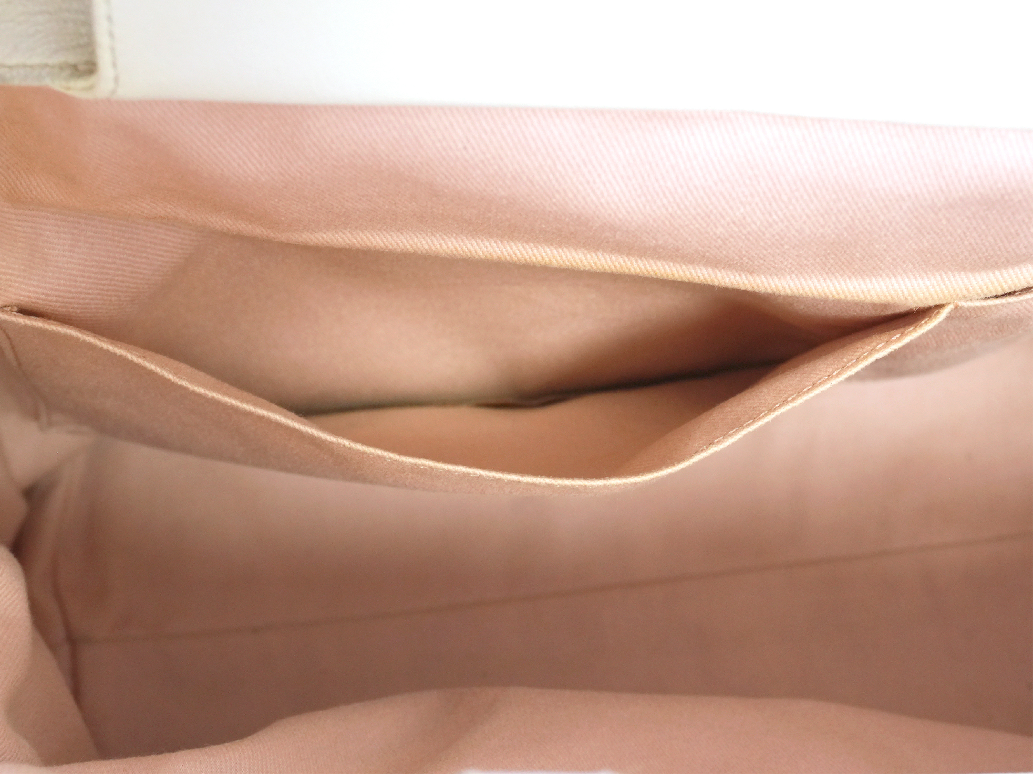 Matelassé Turnlock Pocket Shopping Tote Bag — view 10
