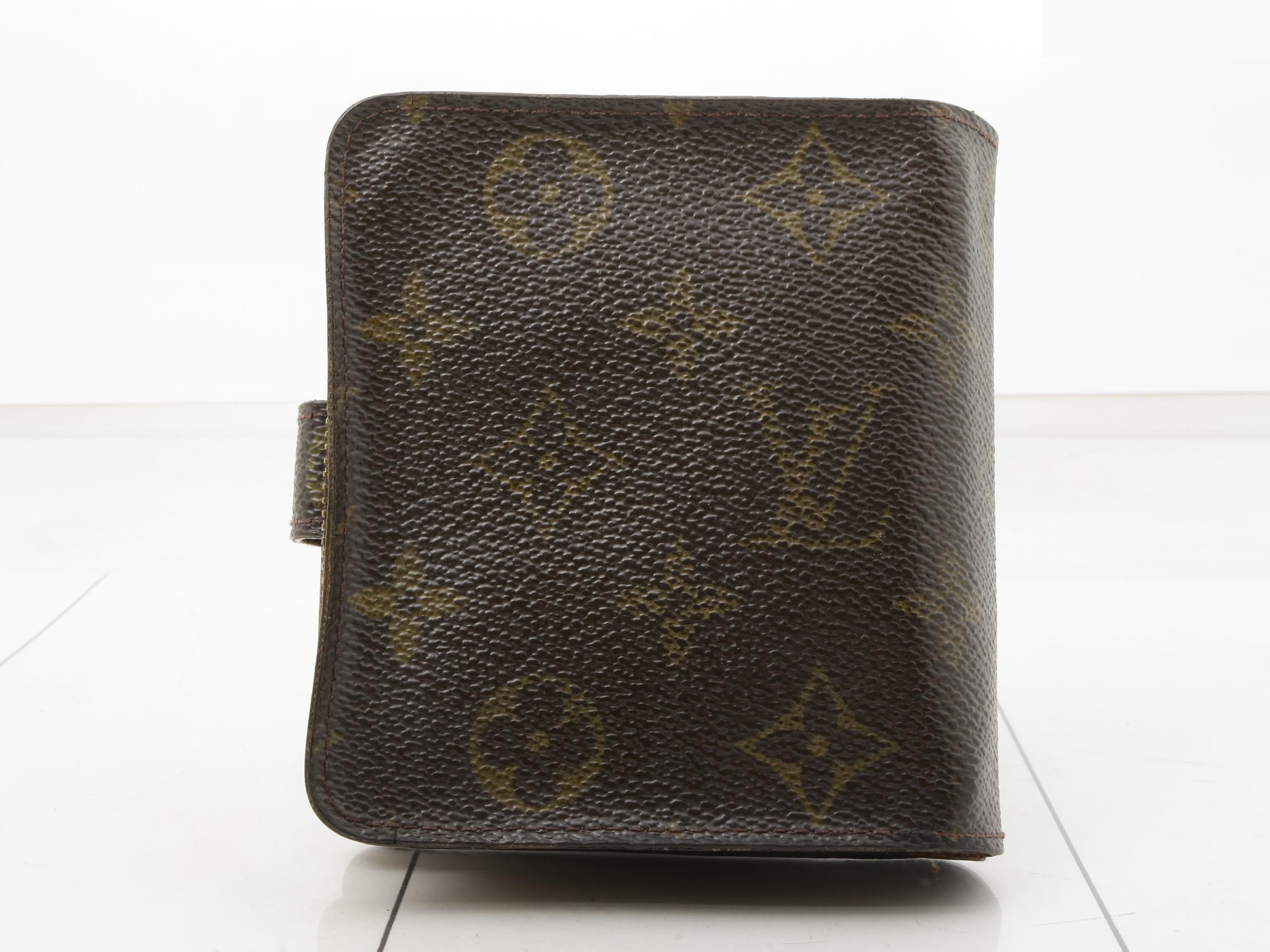wallet — view 2
