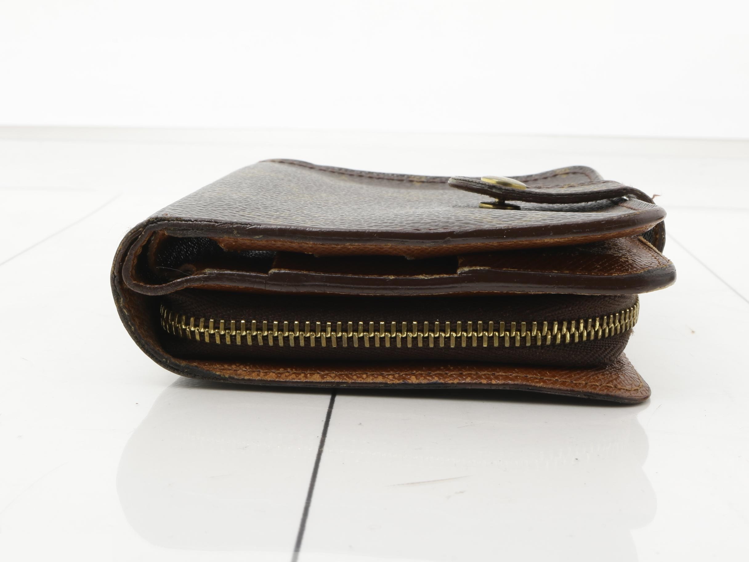 wallet — view 3