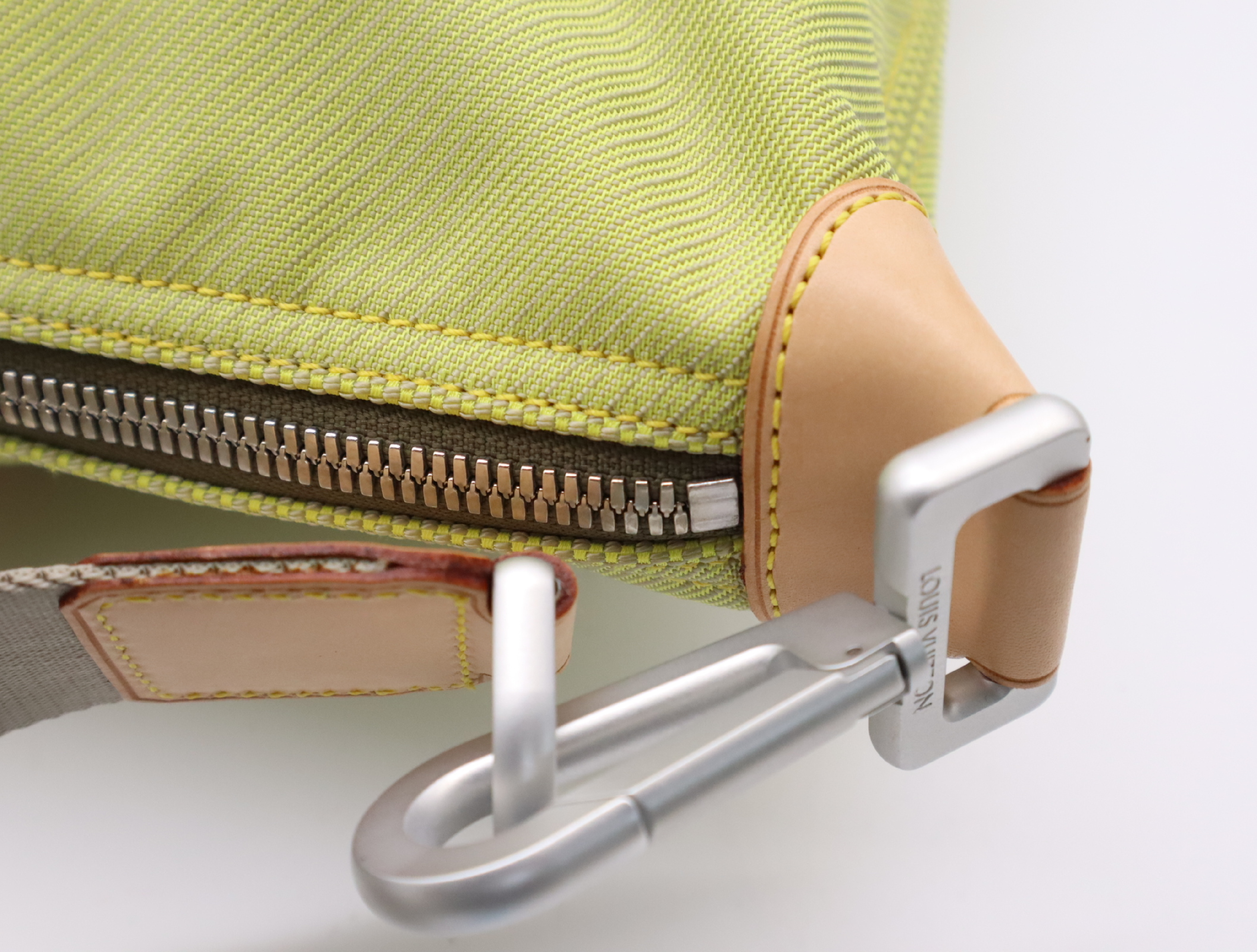 M80633 Damier Geant American Cube LV Cup Limited Edition Shoulder Bag with Padlock and 2 Keys — view 9