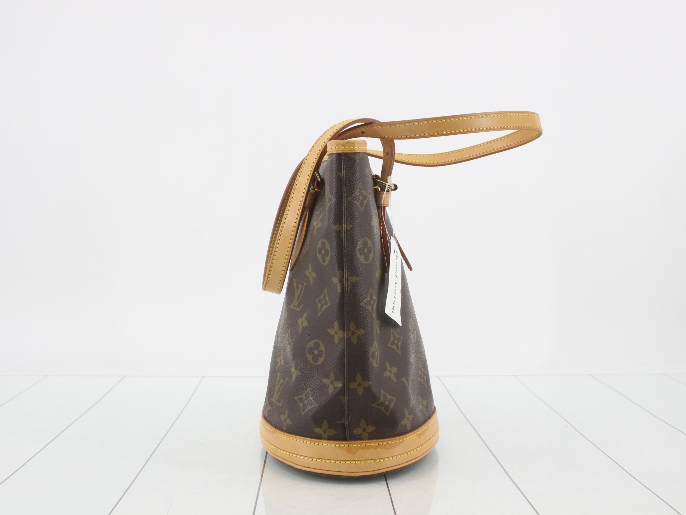Noe with pouch — view 3