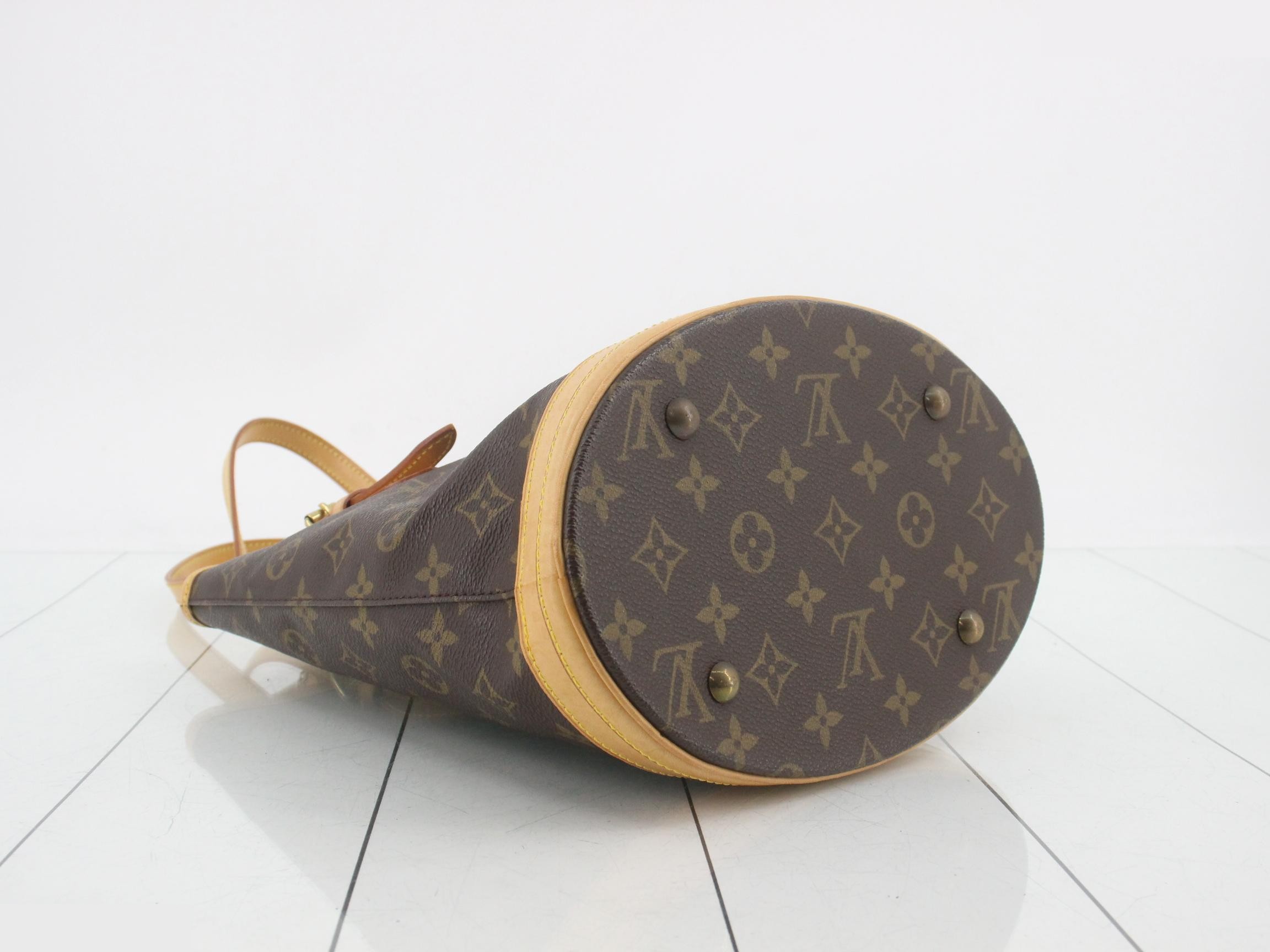 Noe with pouch — view 5