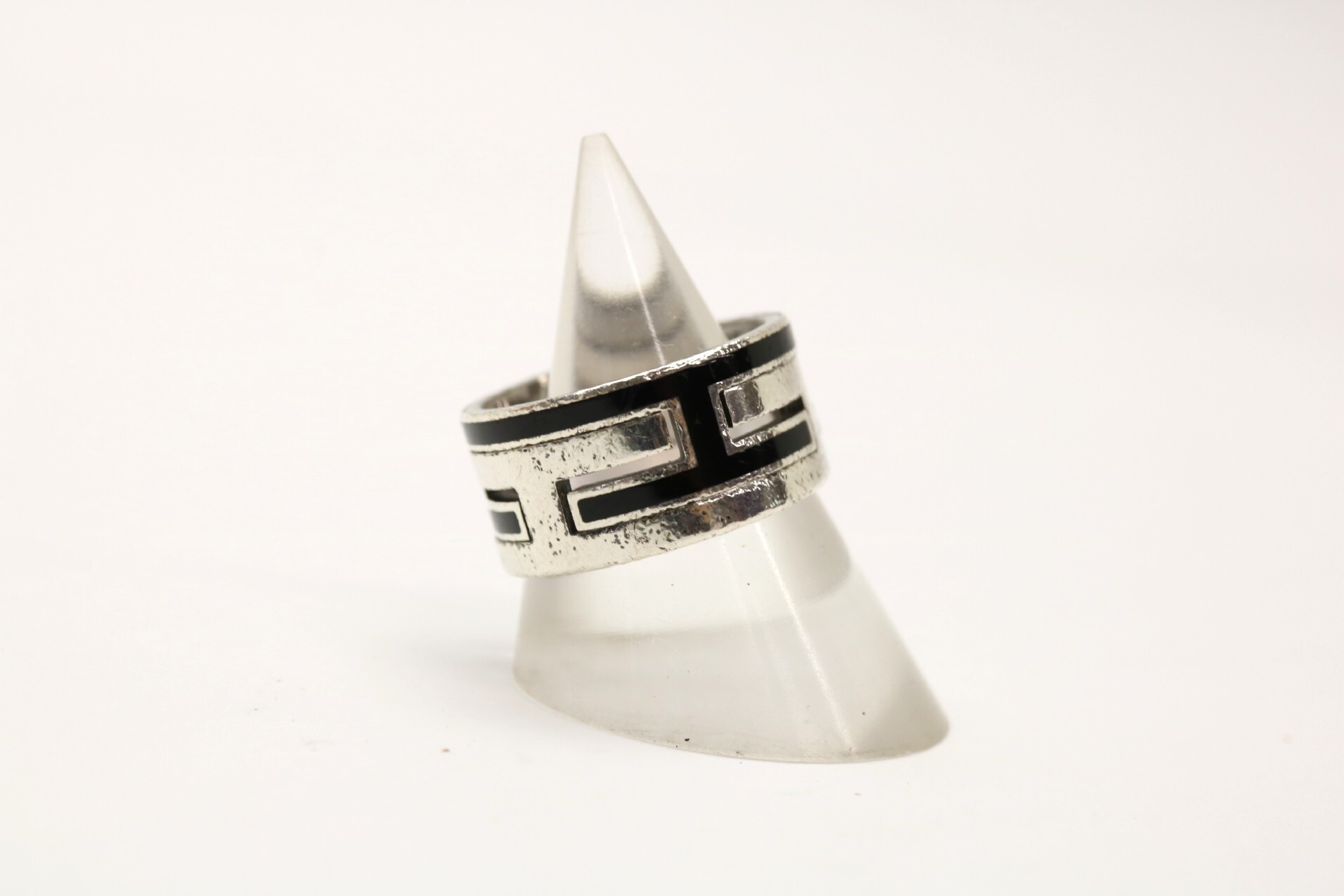 Move H SV925 Ring — view 3