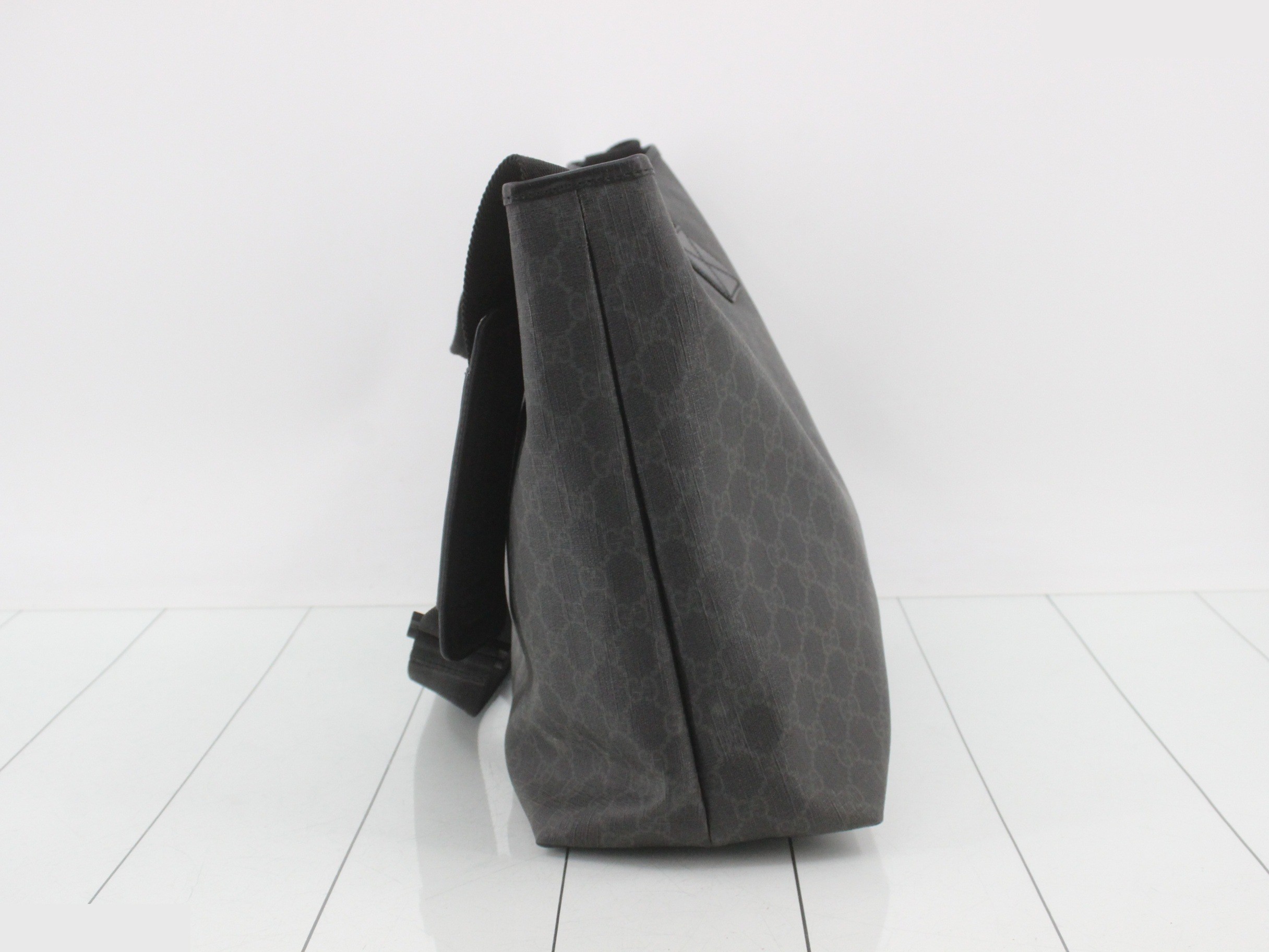 GG Supreme Tote Bag with Shoulder Strap — view 3