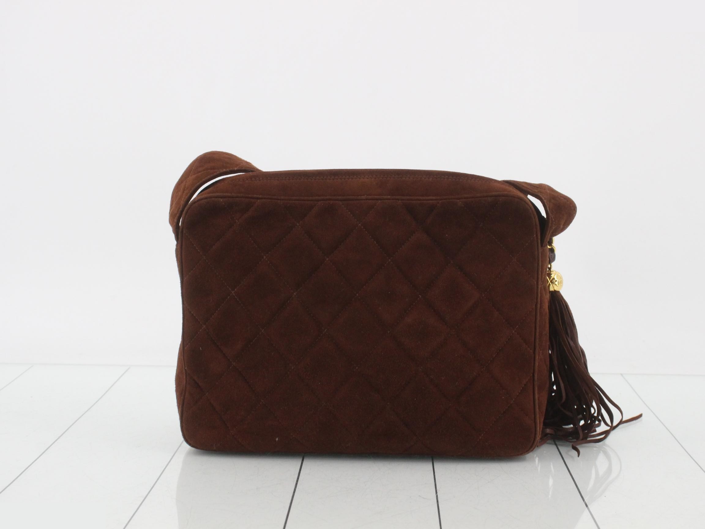 Shoulder bag, Matelassé, suede, with fringe chain shoulder strap, model number 3. — view 2