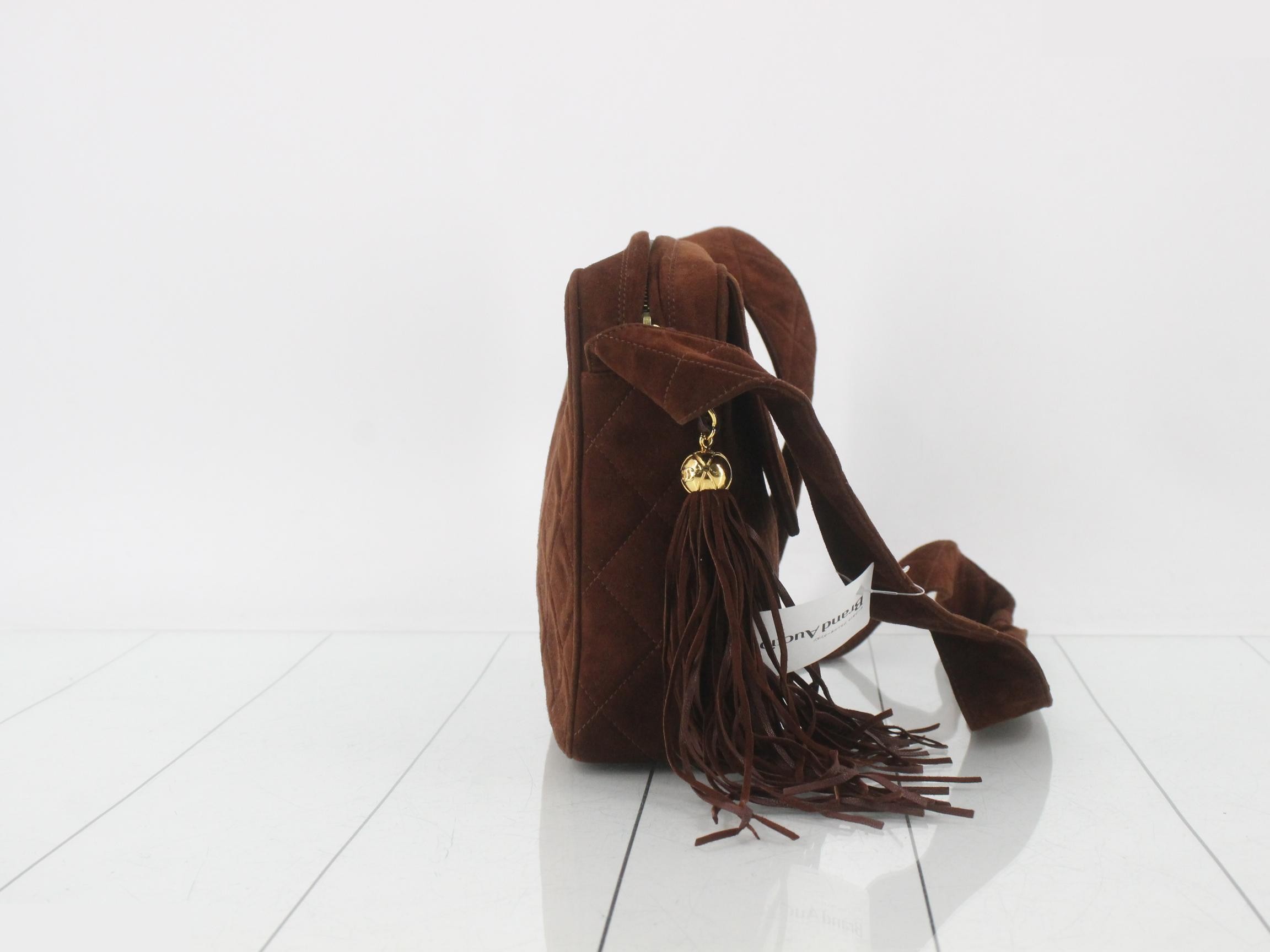 Shoulder bag, Matelassé, suede, with fringe chain shoulder strap, model number 3. — view 4