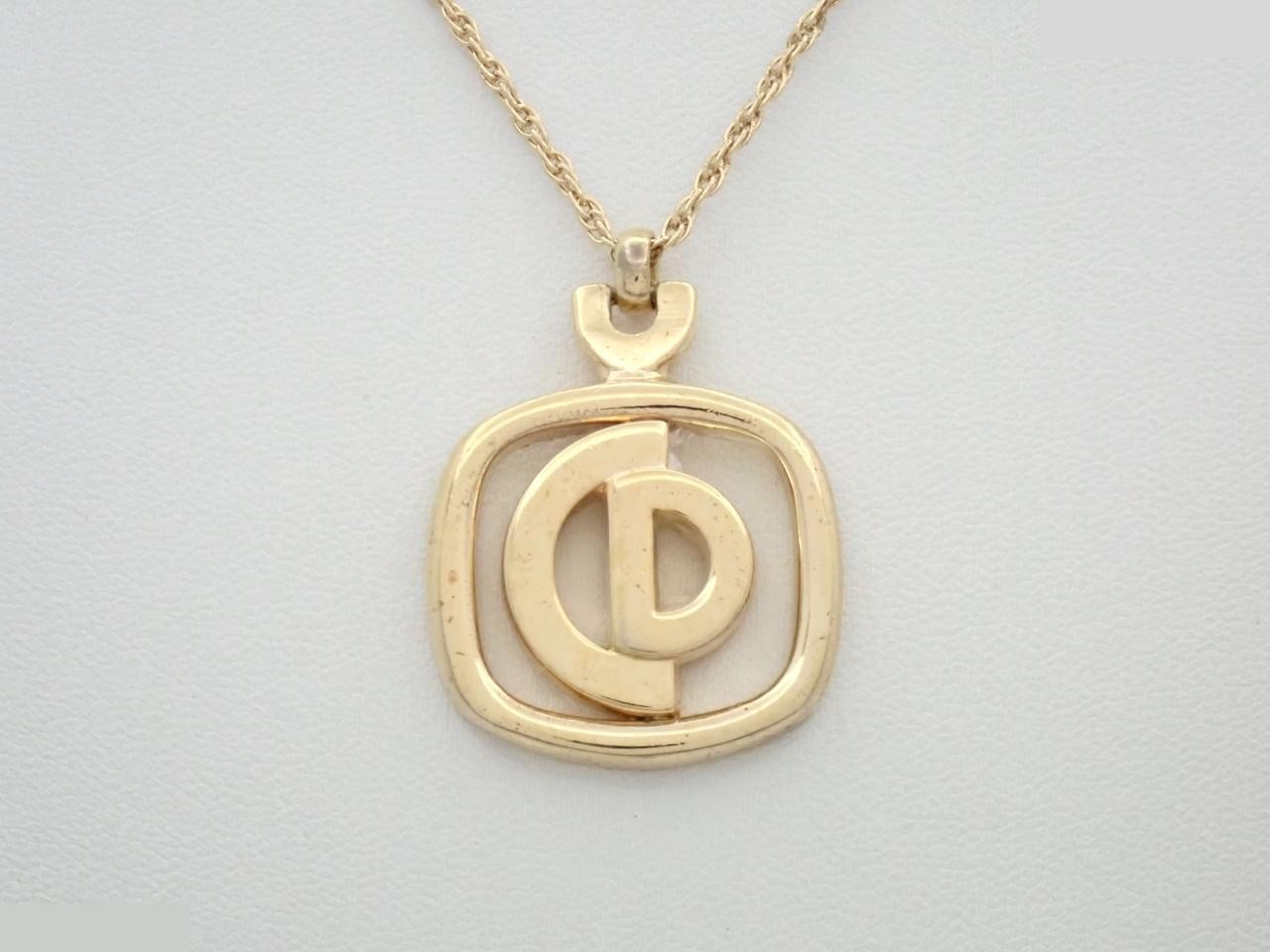 Other line: Precious metals, necklaces, pendants, neck circumference approximately 45cm.