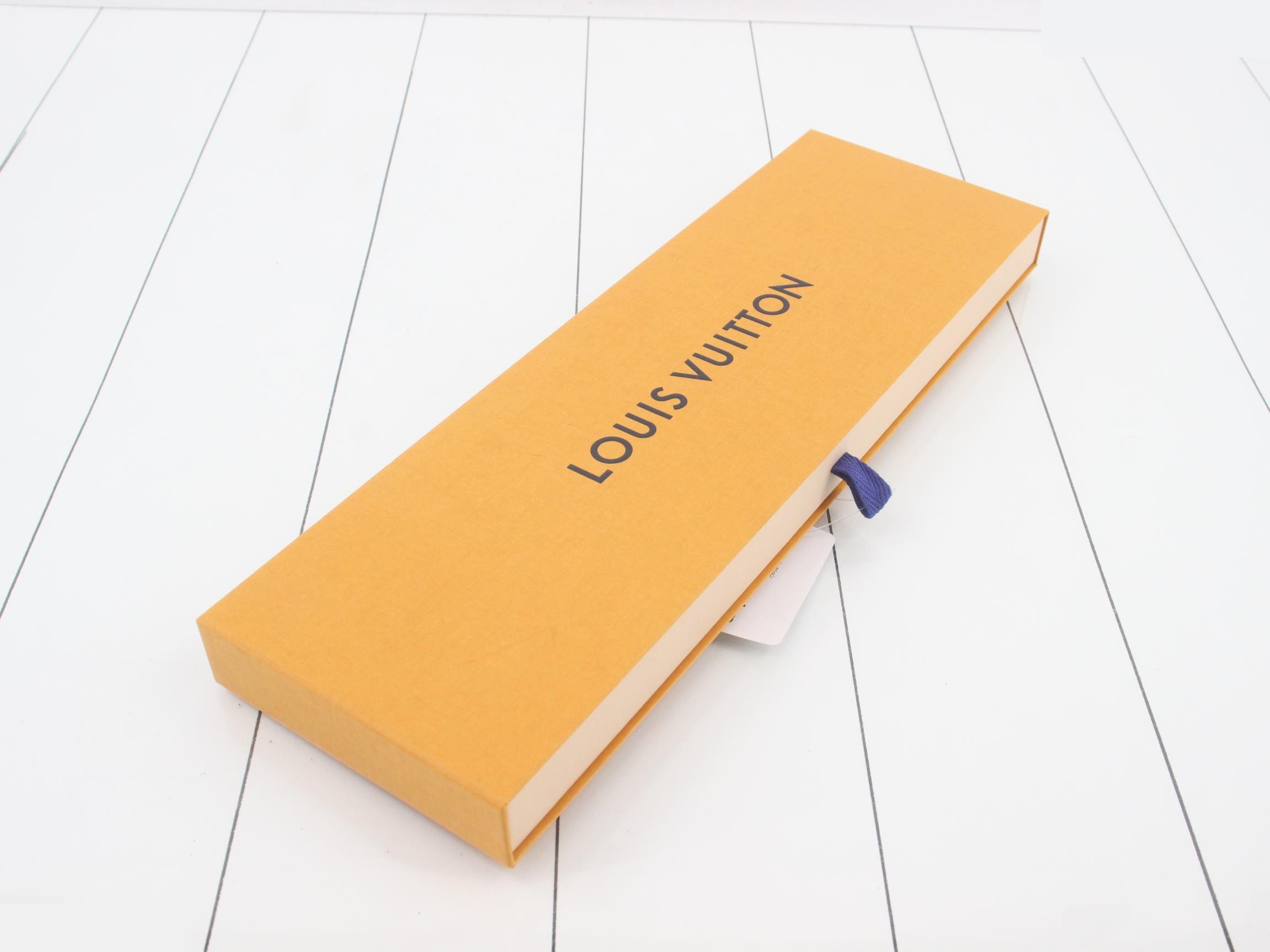 Unused necktie, with box. — view 4