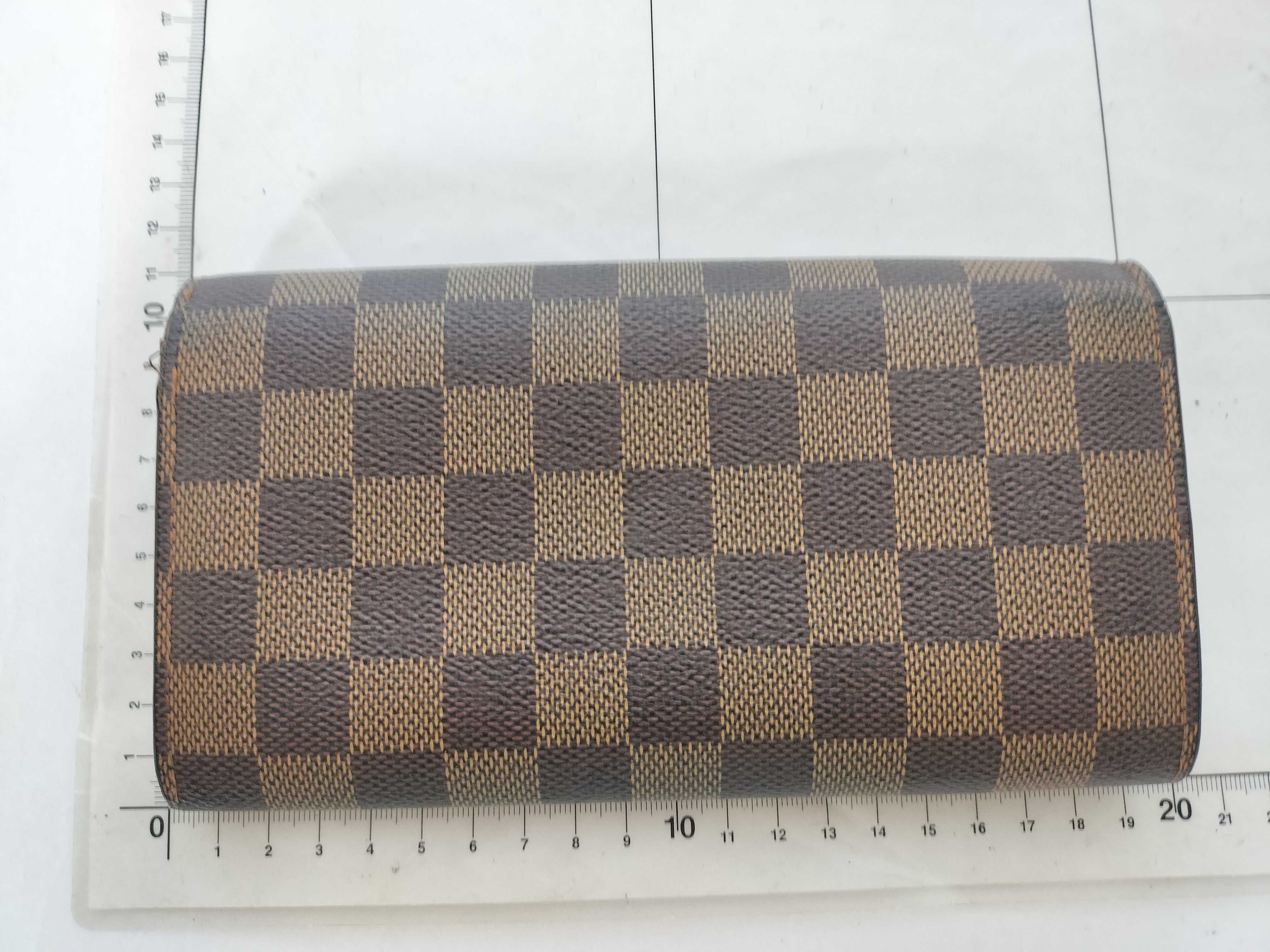 Damier Vuitton Damier Sarah CA0075 Wallet — view 2
