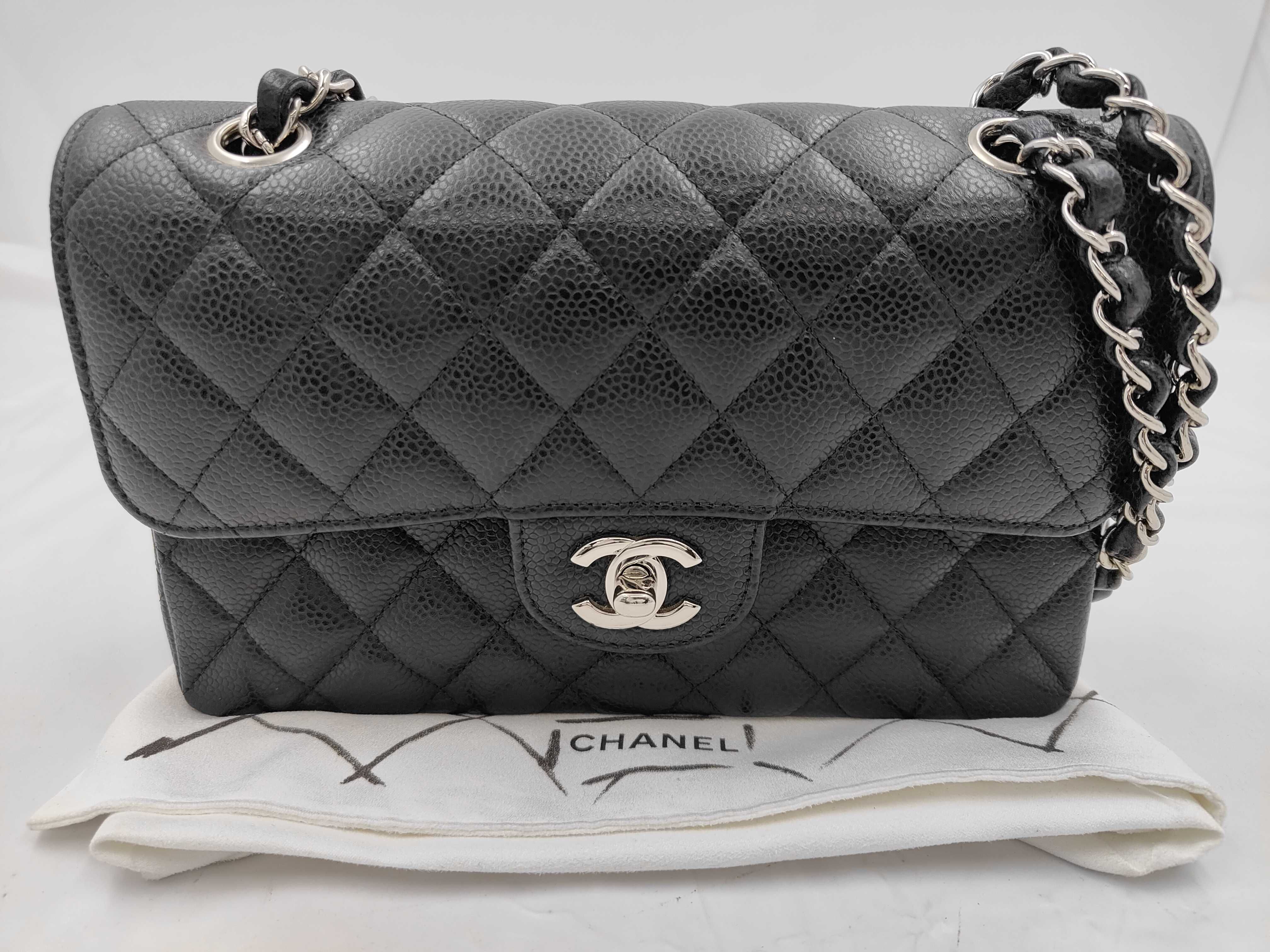 Matelassé Double Flap 23 Caviar Skin Black Serial Number 27 Seal Shoulder Bag