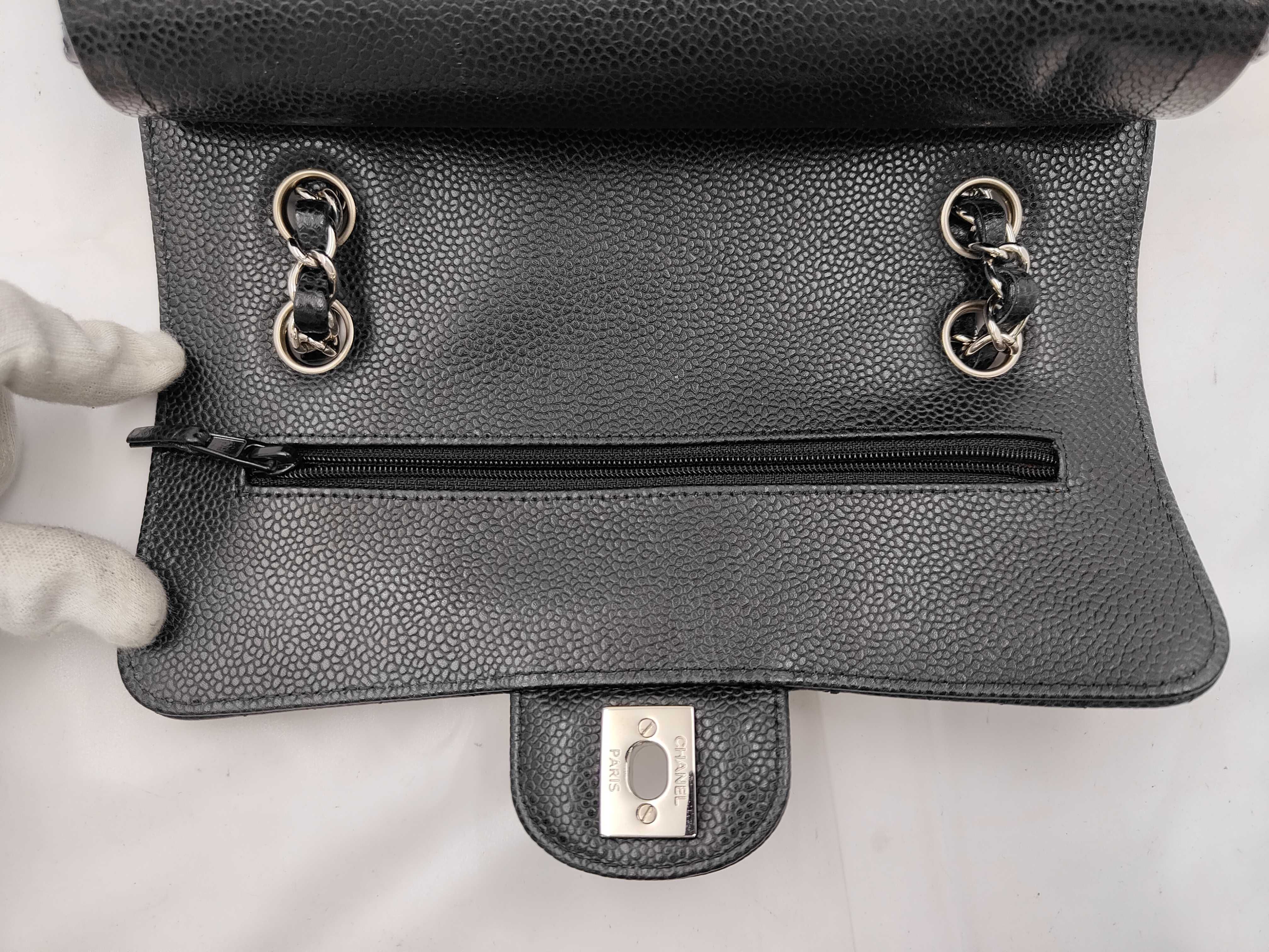 Matelassé Double Flap 23 Caviar Skin Black Serial Number 27 Seal Shoulder Bag — view 5