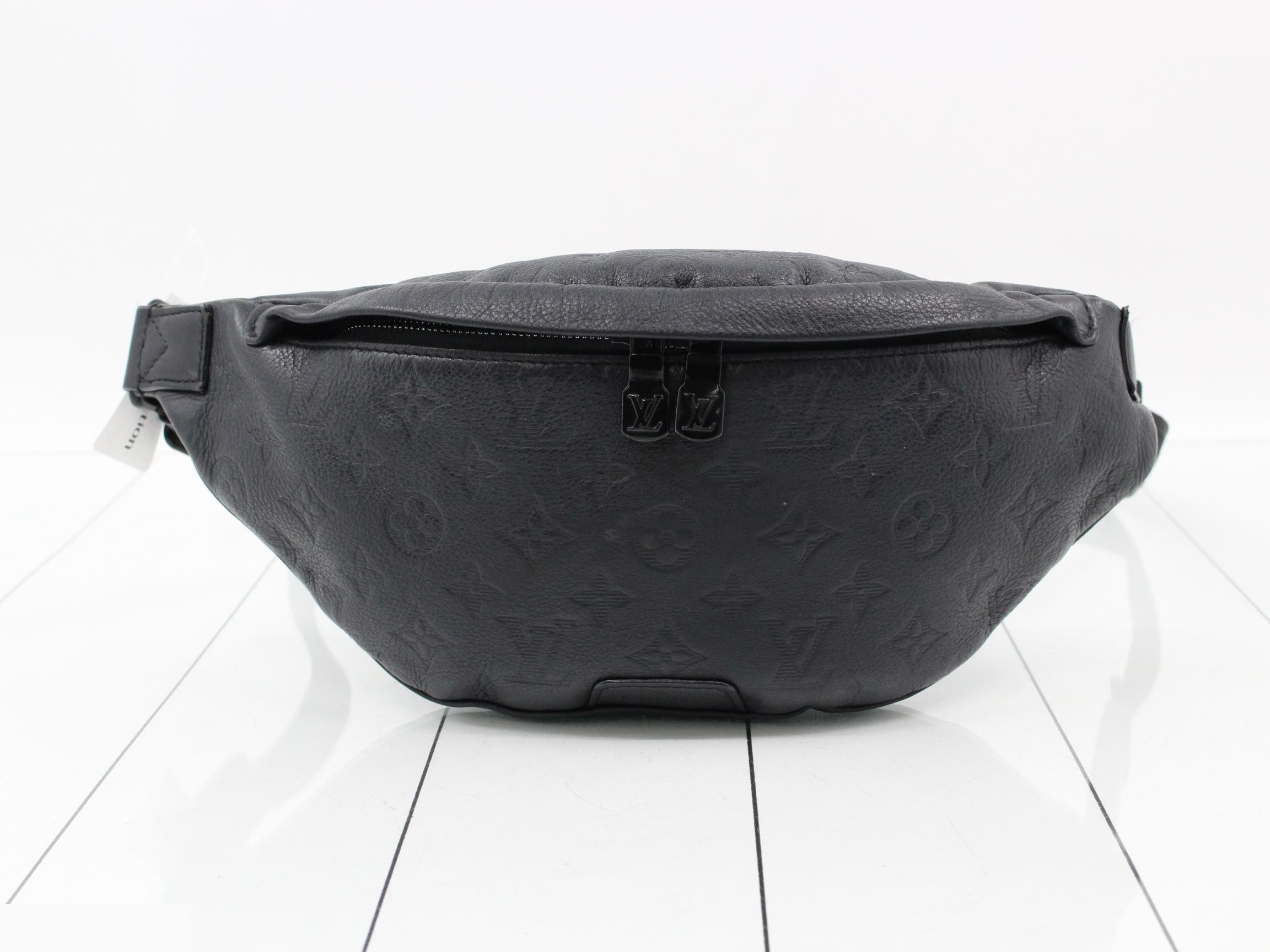 M46036 Monogram Shadow Discovery Bumbag PM