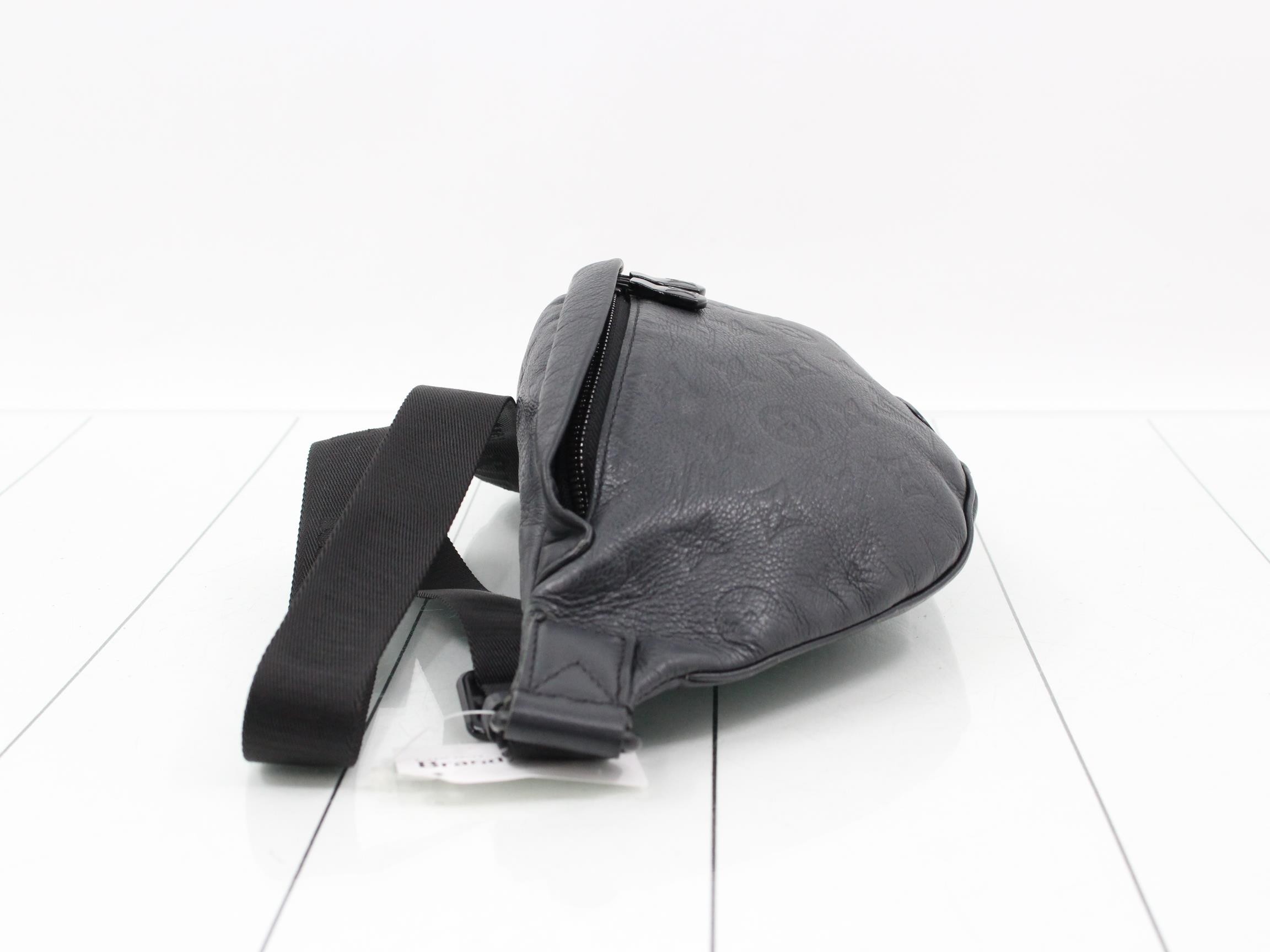 M46036 Monogram Shadow Discovery Bumbag PM — view 4