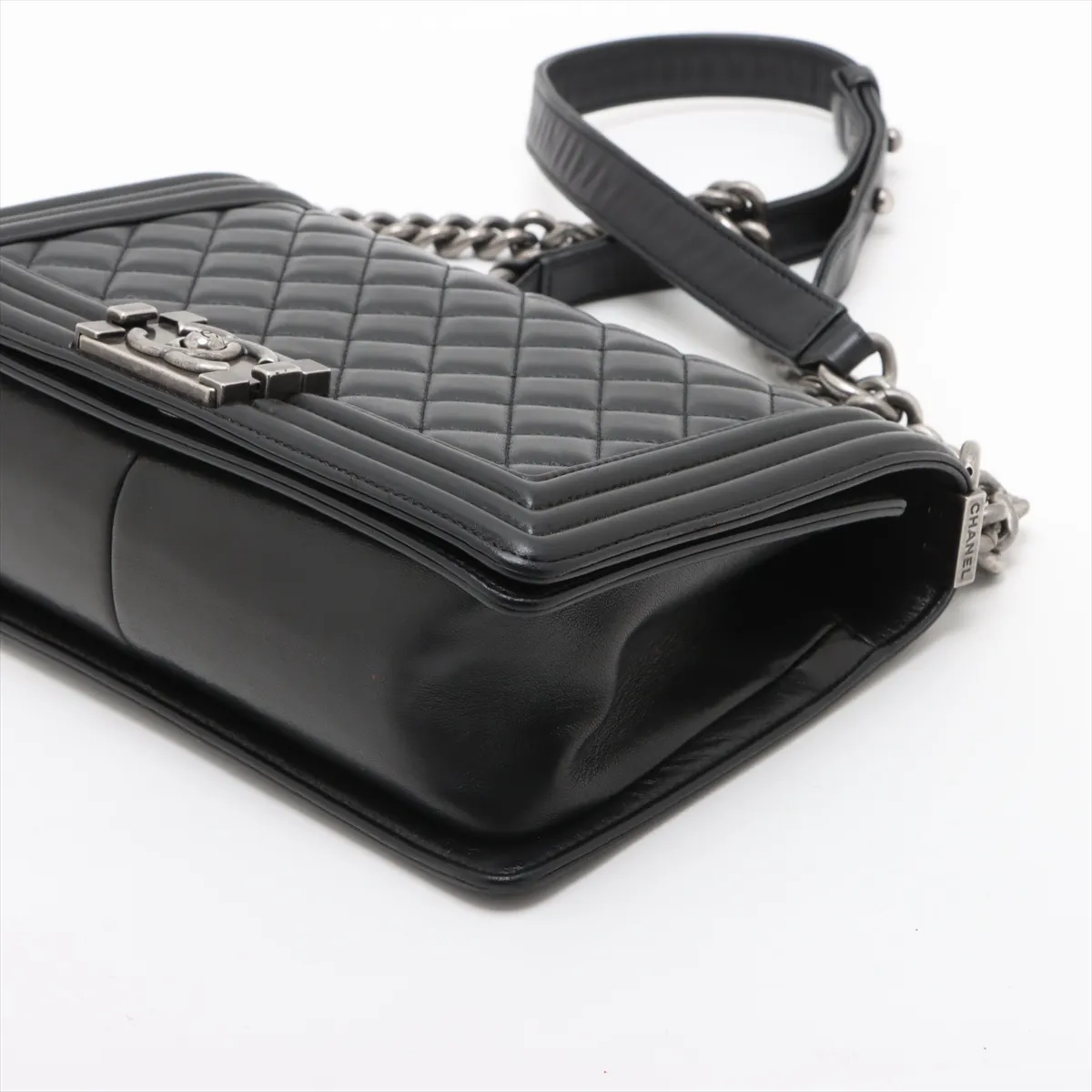 Boy Chanel 25 Lambskin Chain Shoulder Bag Black Gunmetal Metal Fittings 24299101 24th Series A67086 — view 3