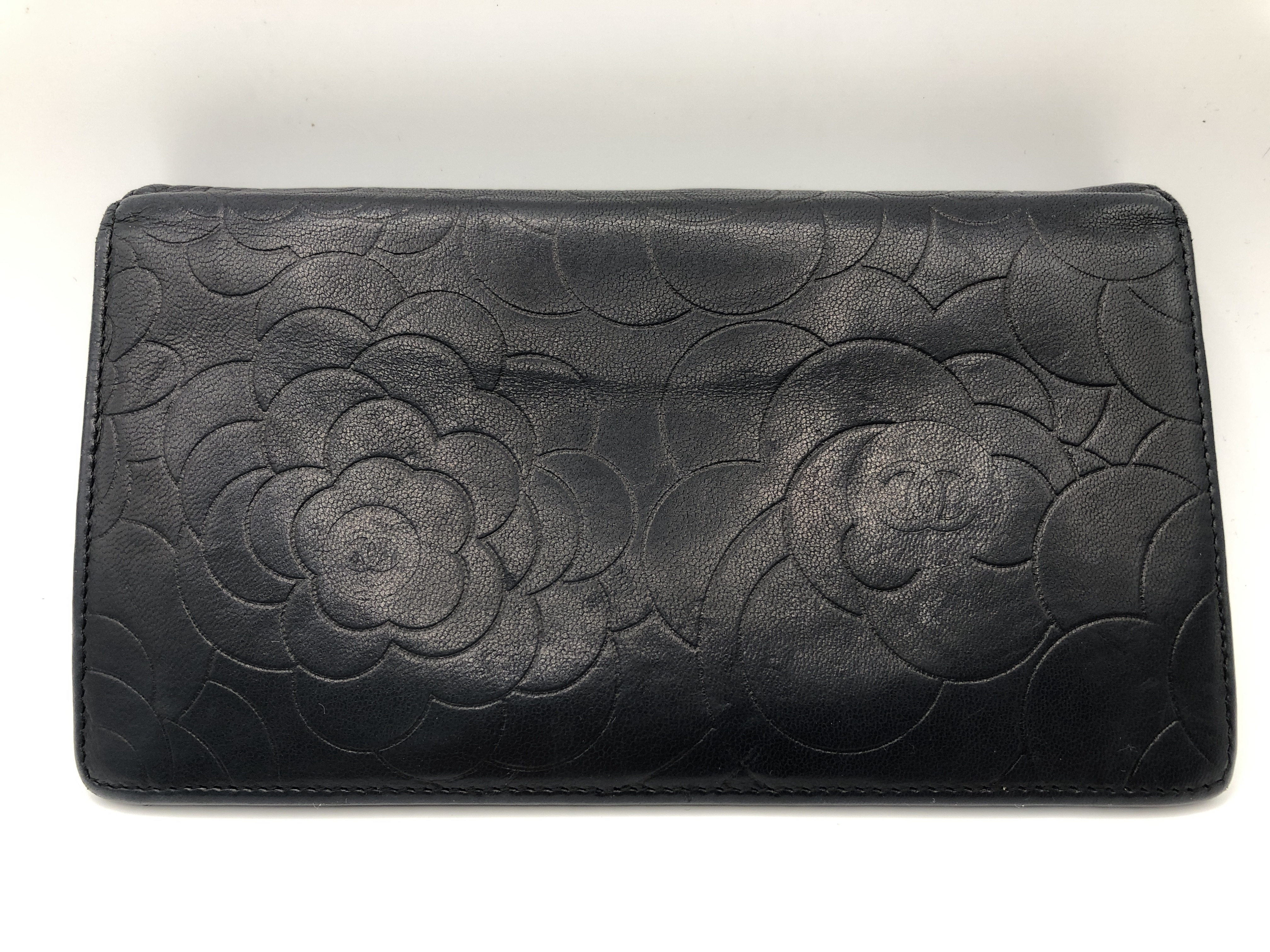 Camellia Bifold Long Wallet with sticker 12190223 Box and guarantee card included Lambskin Black Wallet — view 2