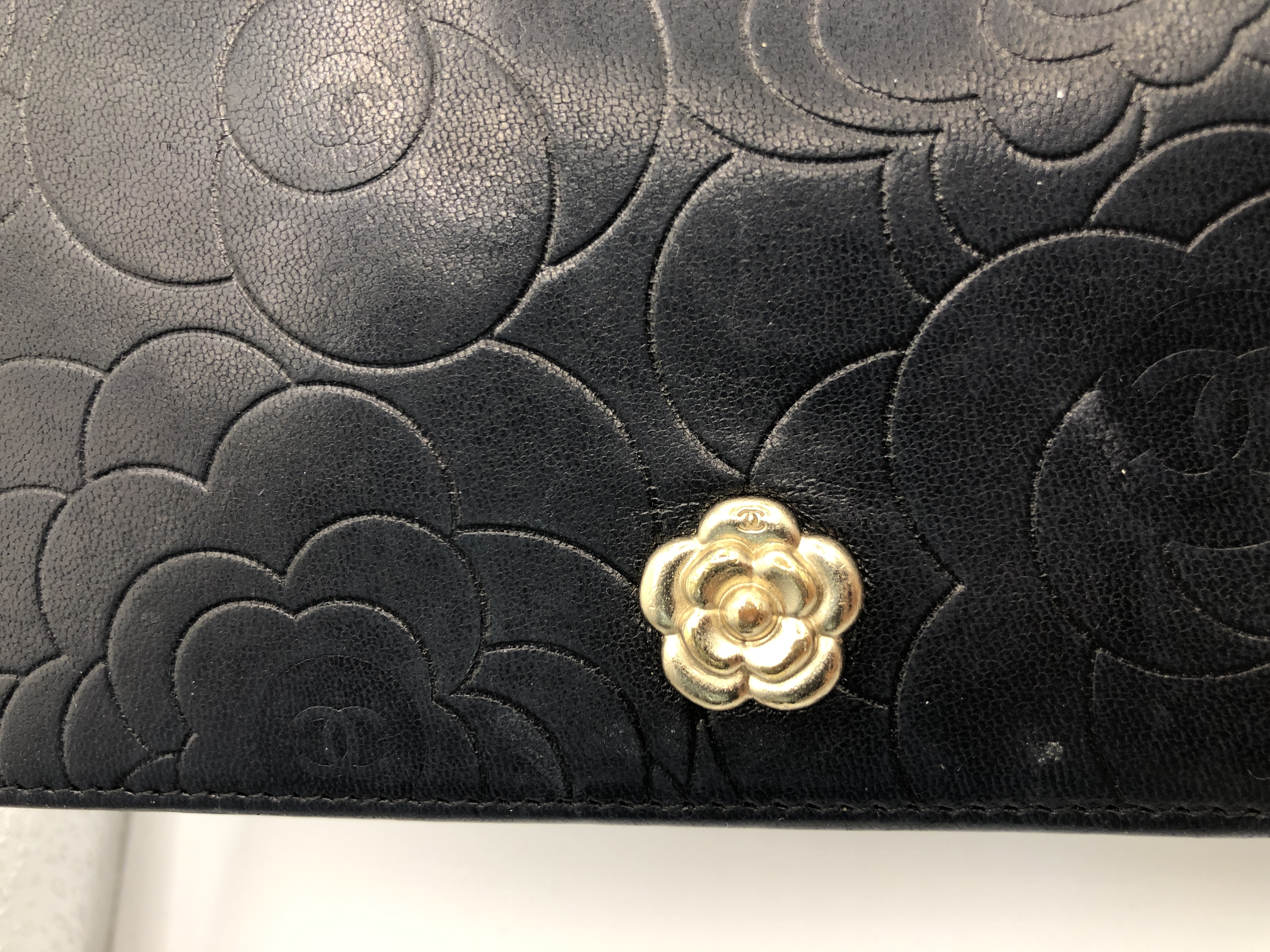 Camellia Bifold Long Wallet with sticker 12190223 Box and guarantee card included Lambskin Black Wallet — view 10