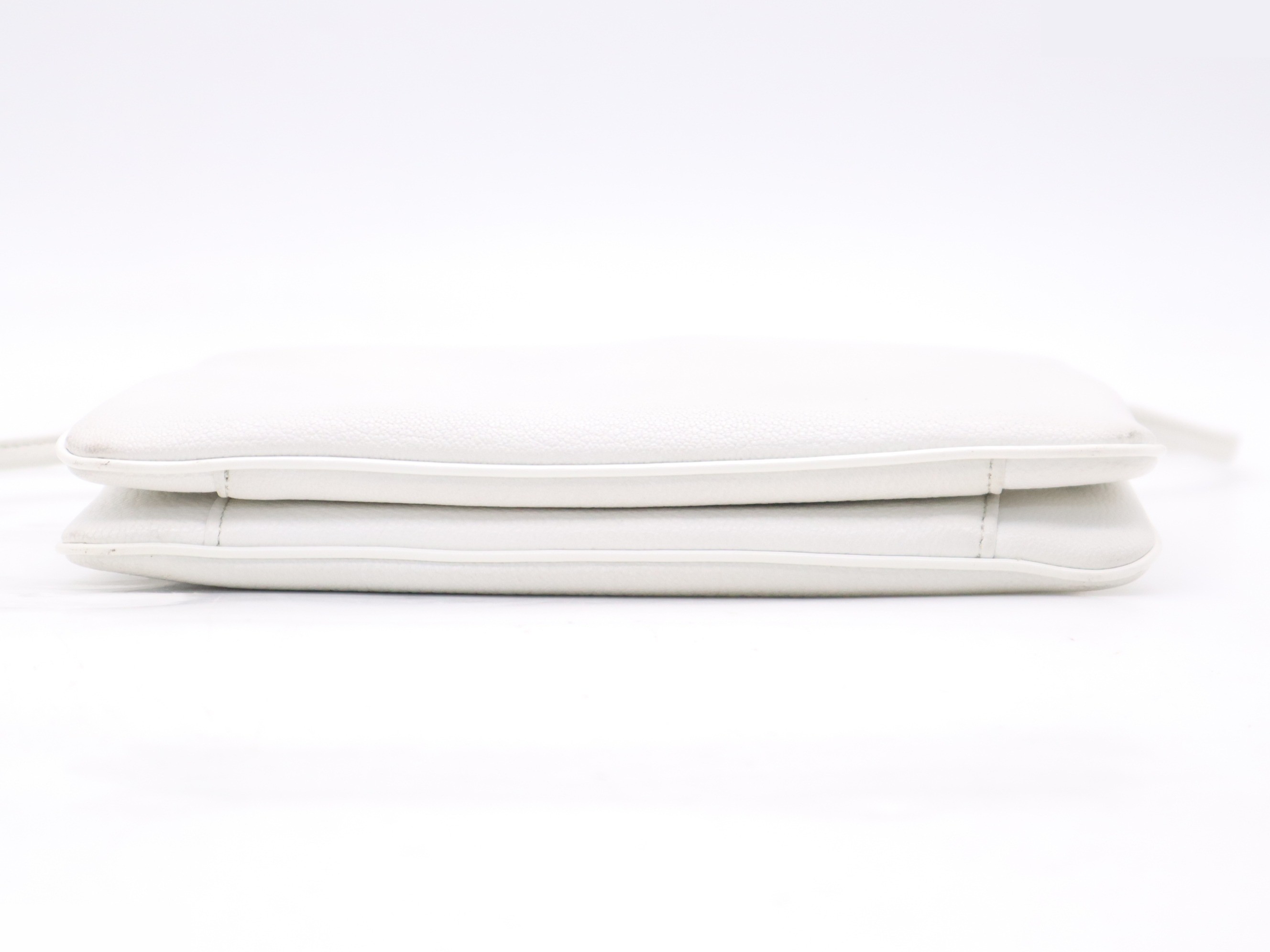 Leather shoulder bag with 4G logo hardware, white, includes dust bag. — view 4