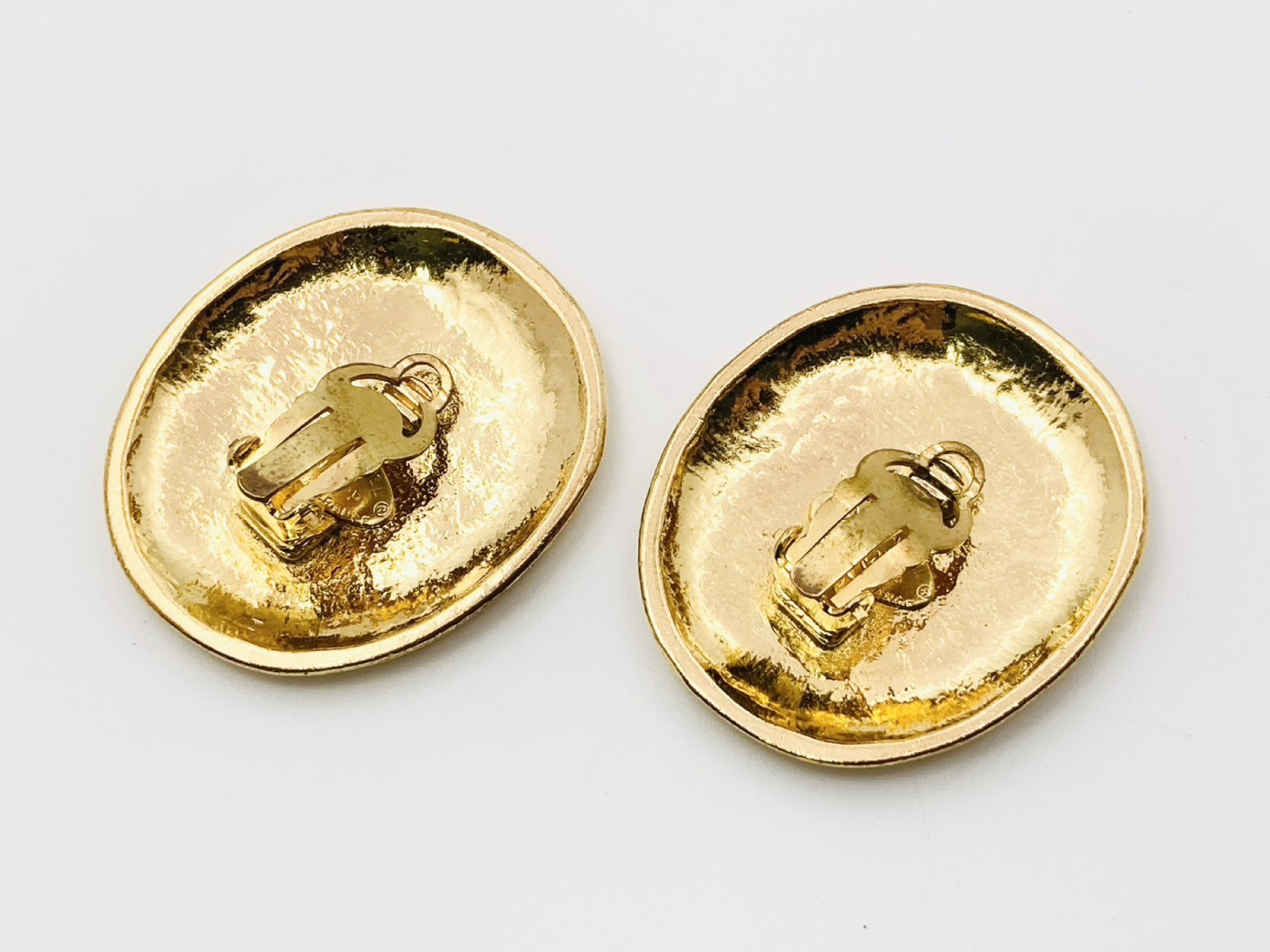 Coco Mark Oval Earrings 93P Large Earrings — view 2
