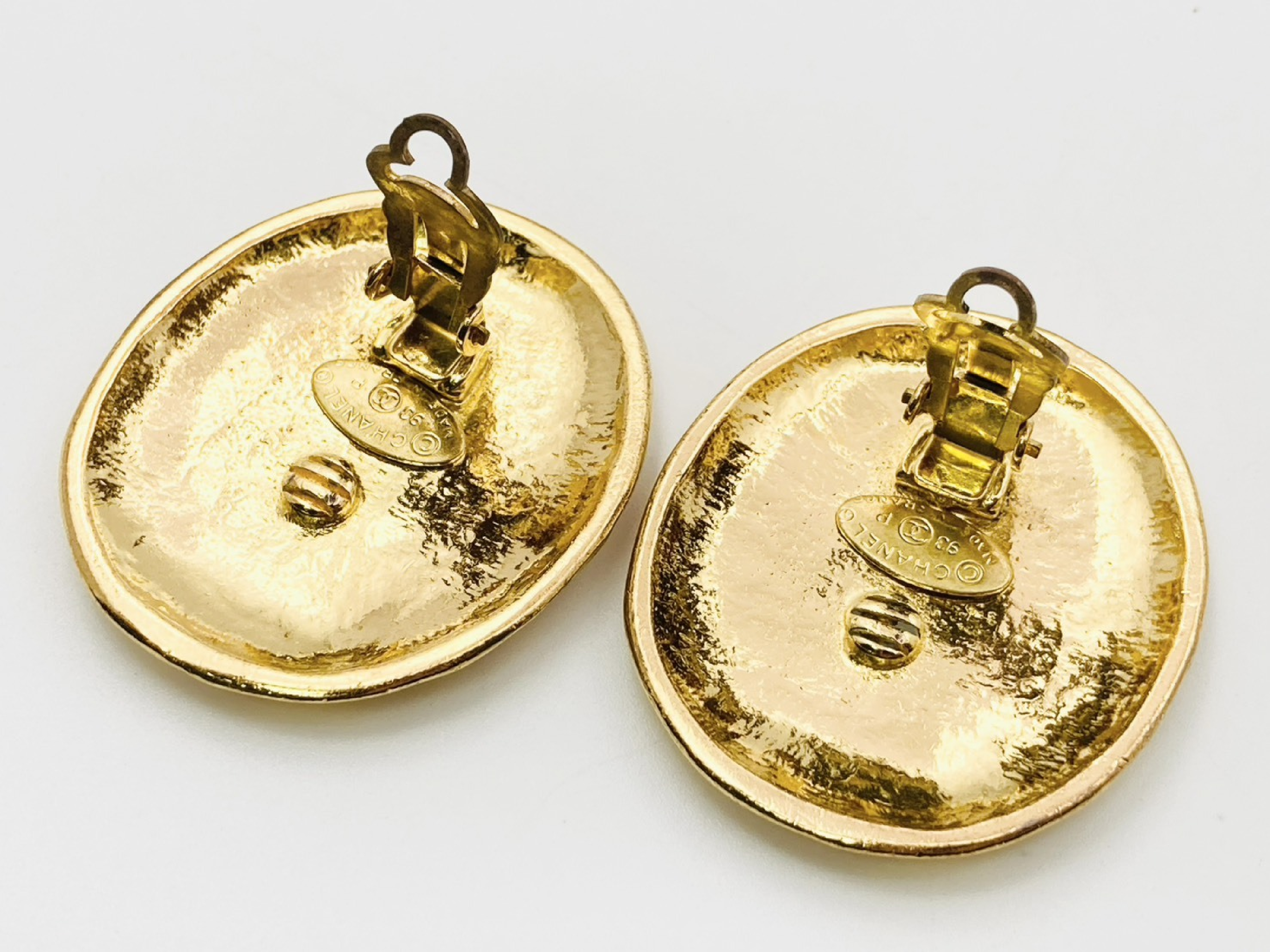 Coco Mark Oval Earrings 93P Large Earrings — view 3