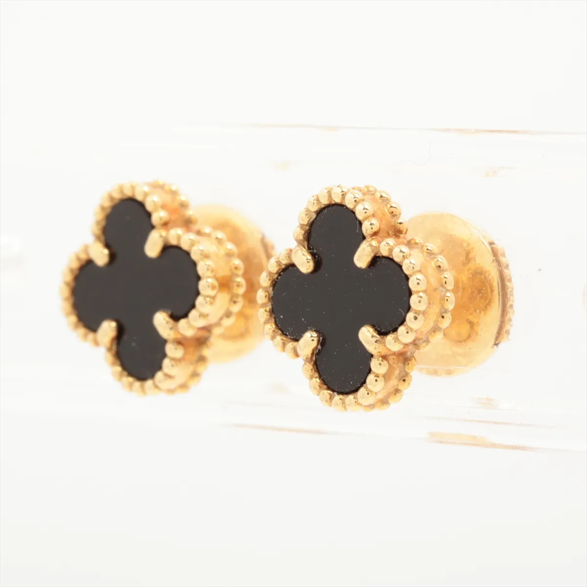 Sweet Alhambra Onyx Earrings 750(YG) 2.8g JE339531 Post Distortion — view 3